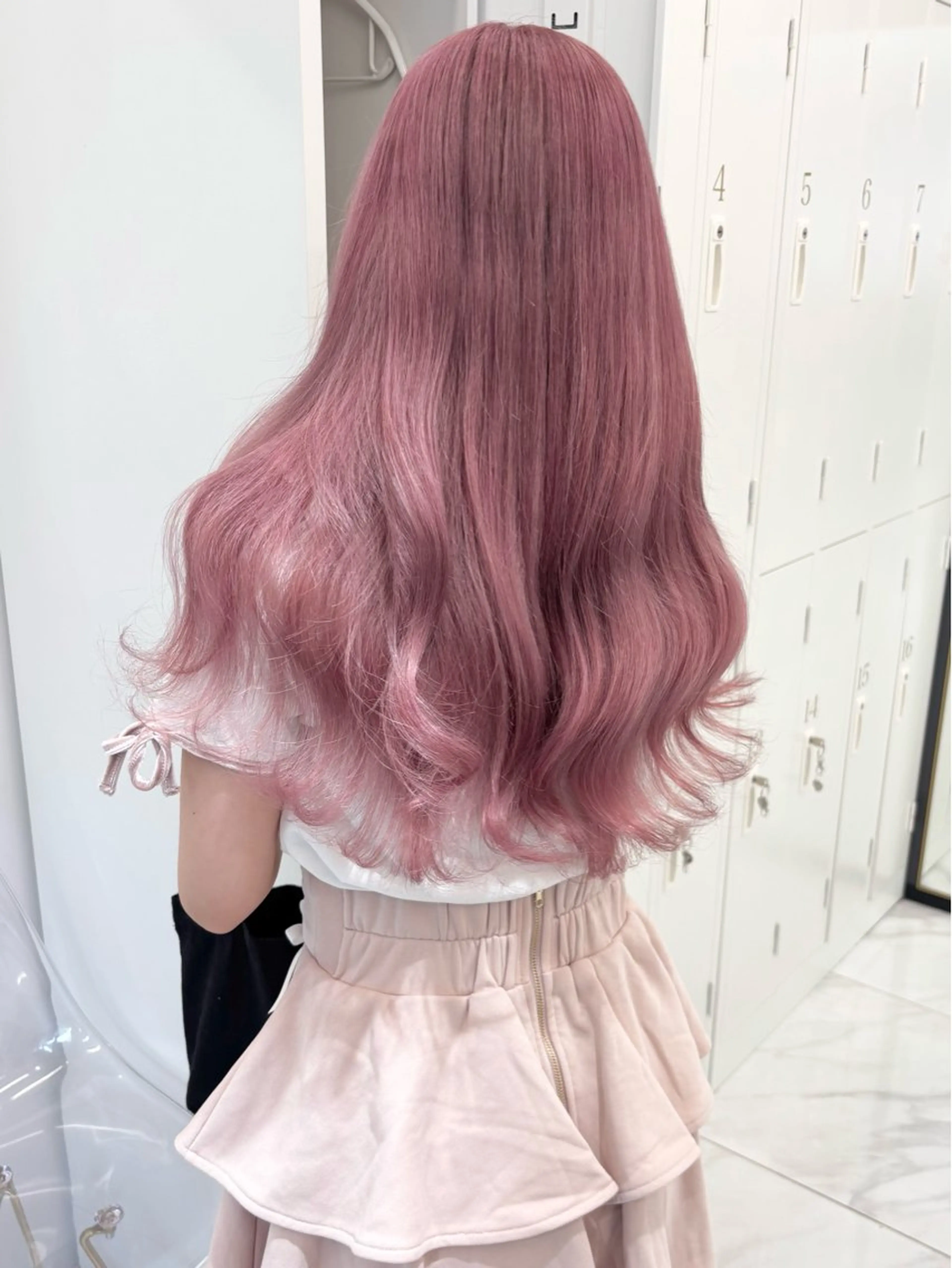 ロング カラー ブリーチ ピンクカラー ヘアカラー トリートメント 盛れる顔周り×ピンク Risa🎀のヘアスタイル