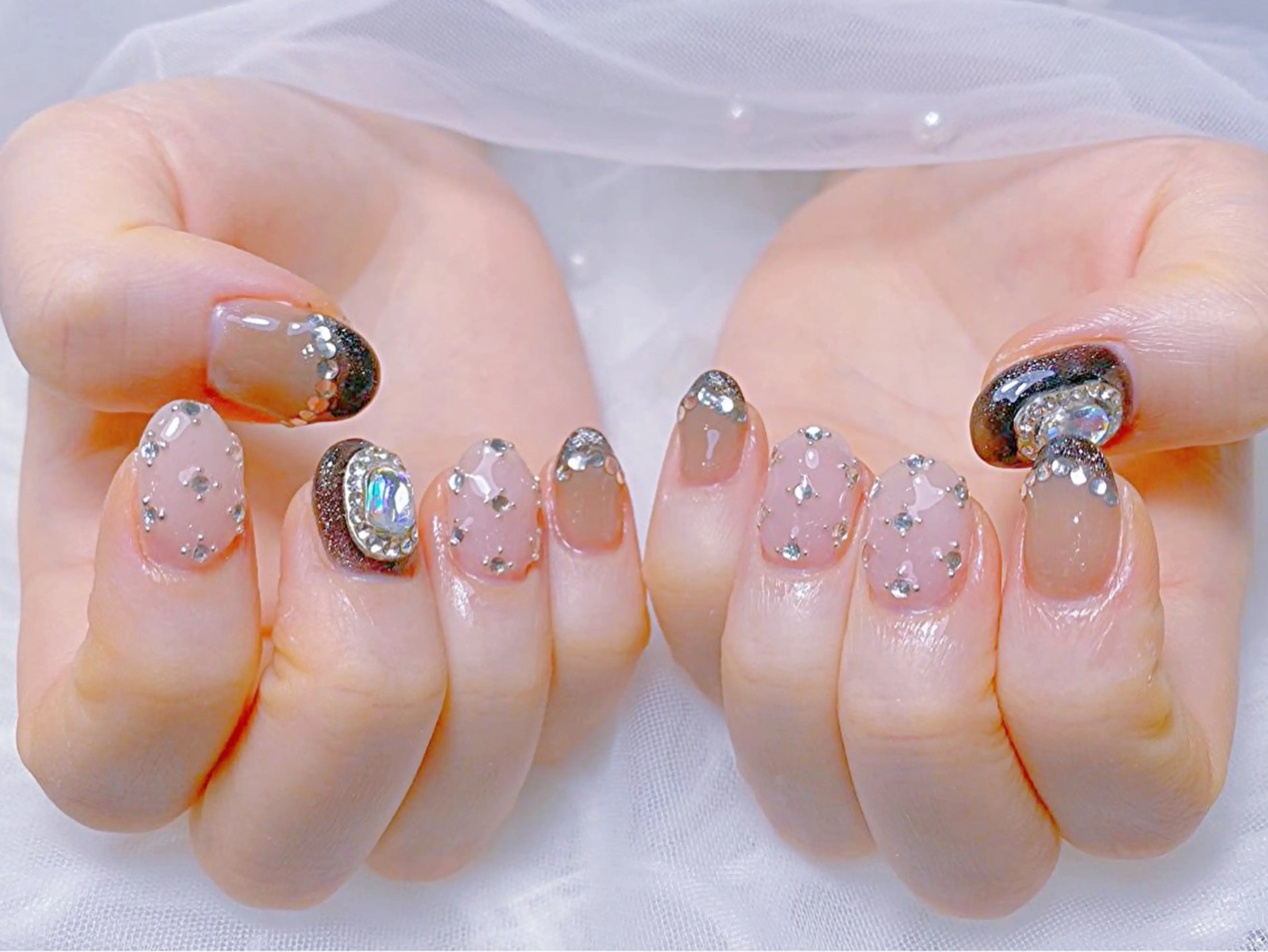 ネイル アートネイル 桜ネイル フレンチネイル ガラスフレンチ グラデーション ハンドネイル ミナ🌈 Laule'aのネイルデザイン