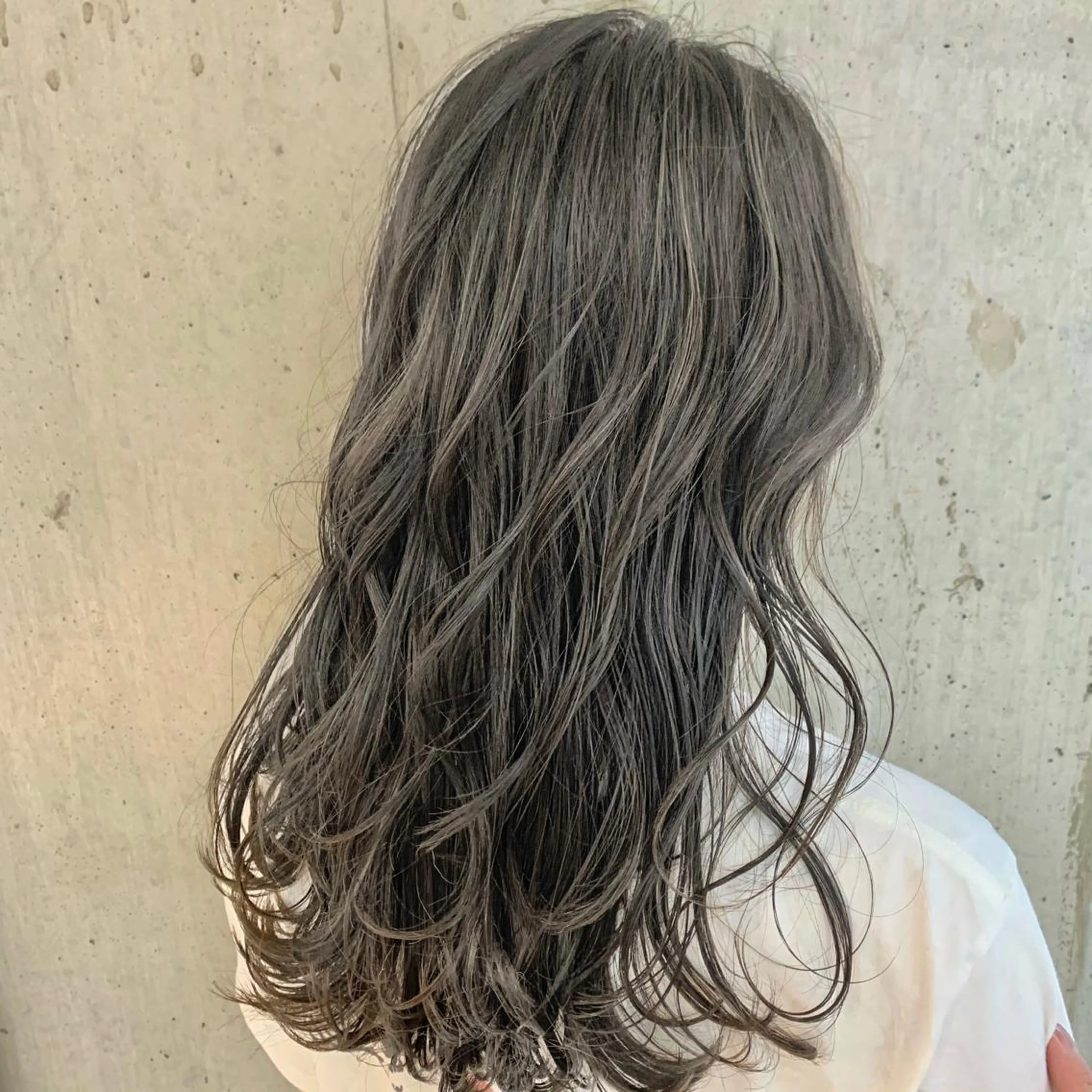 ロング アッシュ ボブ ハイライト 似合わせカット 縮毛矯正 カット ヘアカラー トリートメント hoNua. 栄/透明感カラーのヘアスタイル