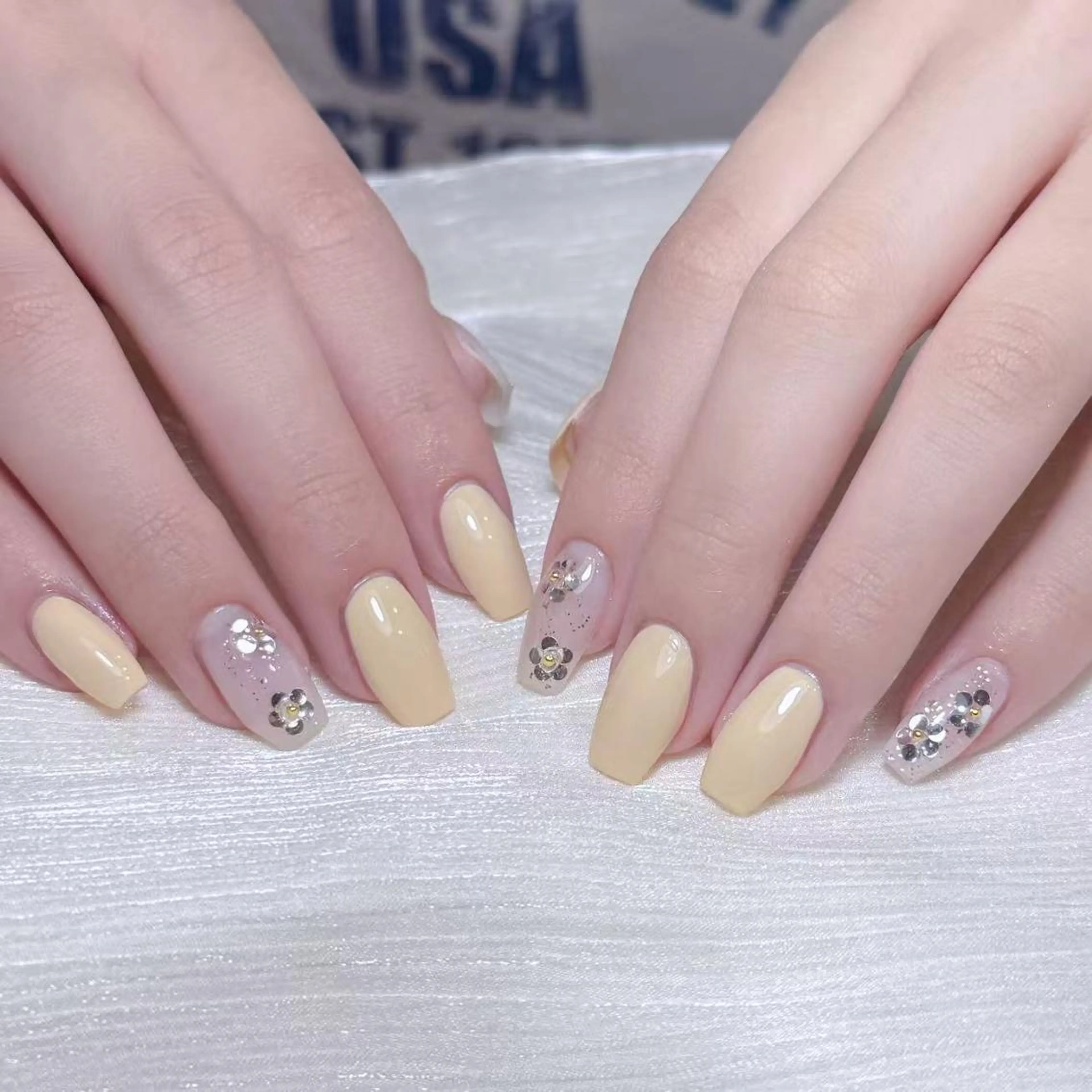 ネイル アートネイル オーロラネイル ガーリー キラキラネイル 韓国ネイル ハンドネイル ハンドケア AYU_ Monster🎀のネイルデザイン