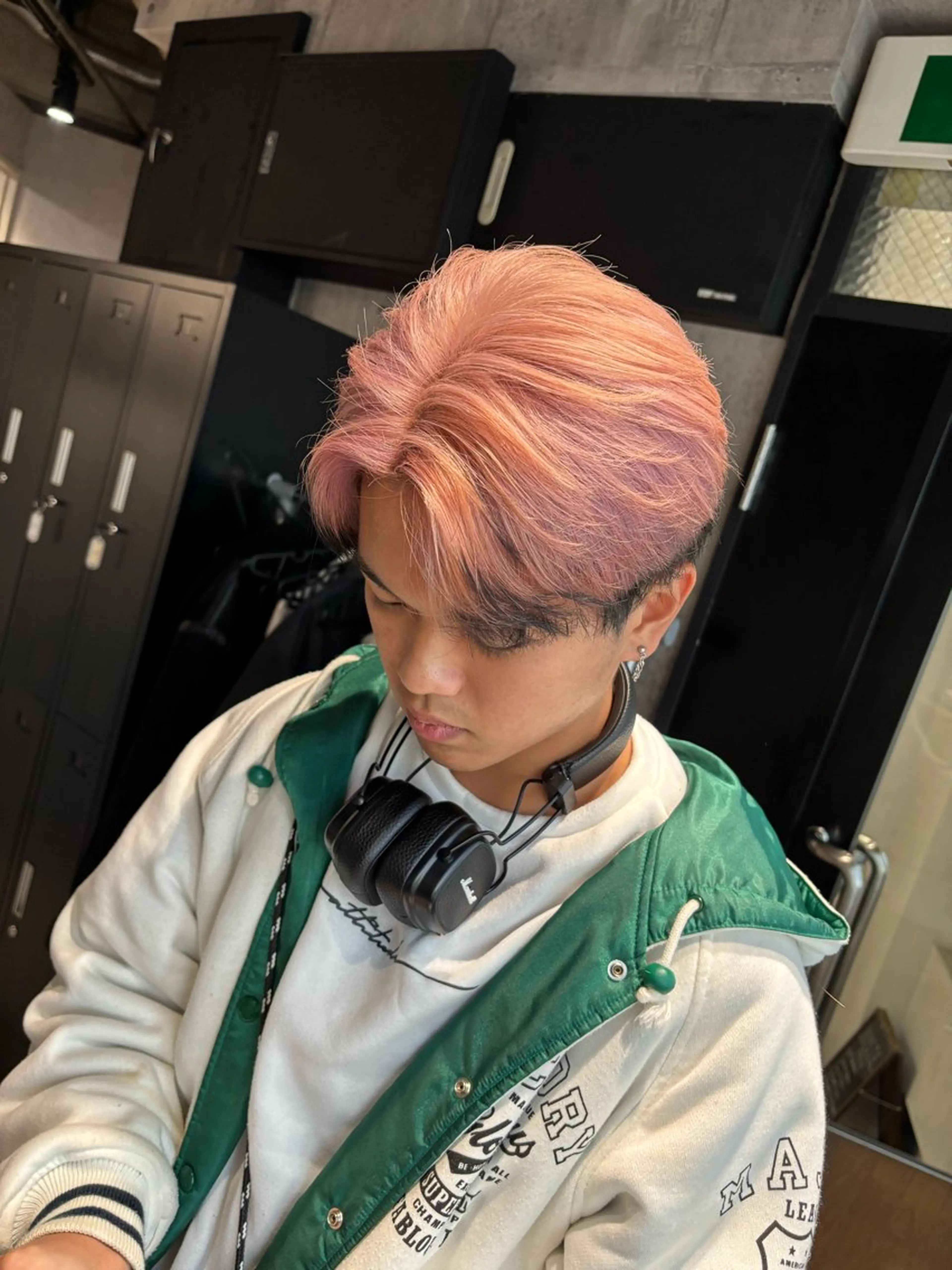 カラー メンズ 黒髪 ピンクカラー カット ヘアカラー トリートメント _white【京橋店】所属・_WHITE / KENTOのヘアスタイル