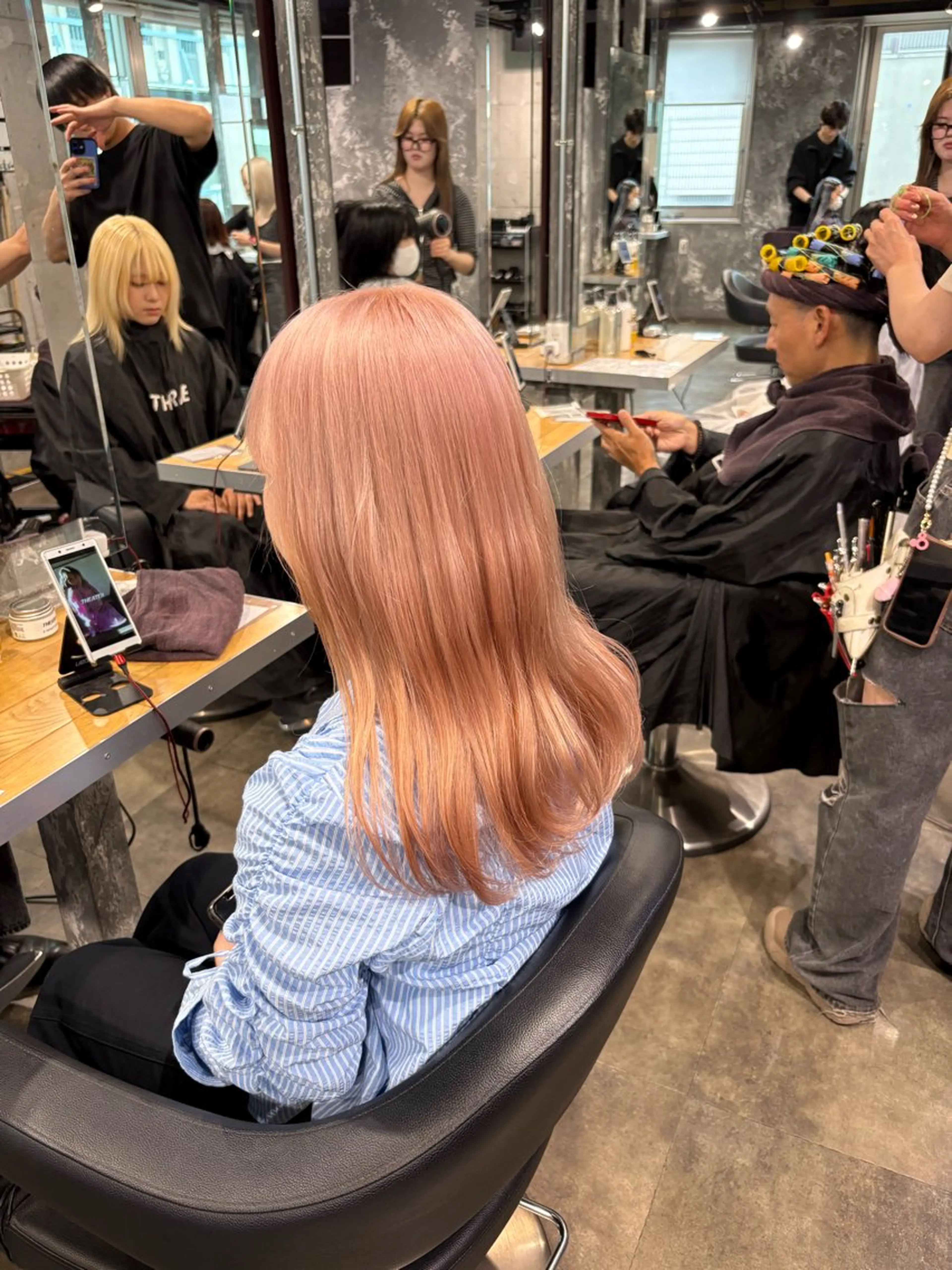 セミロング カラー ヘアカラー ハイトーンブロンド 横浜💞ミオのヘアスタイル