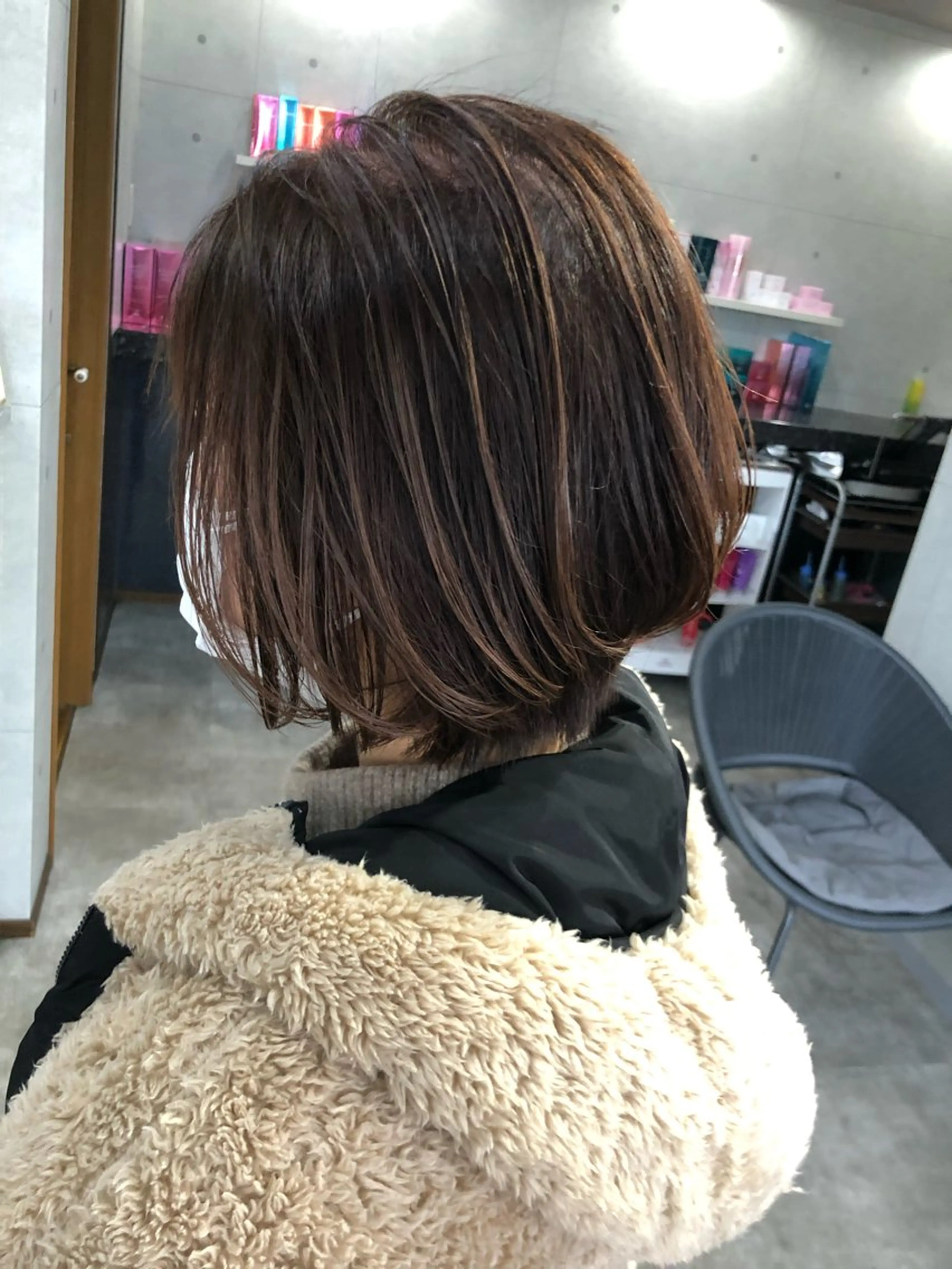 ショート ボブ くびれヘア くせ毛 切りっぱなしロブ 小顔カット カット ヘアカラー トリートメント REVE所属・REVE 【外国人風カラー】のヘアスタイル