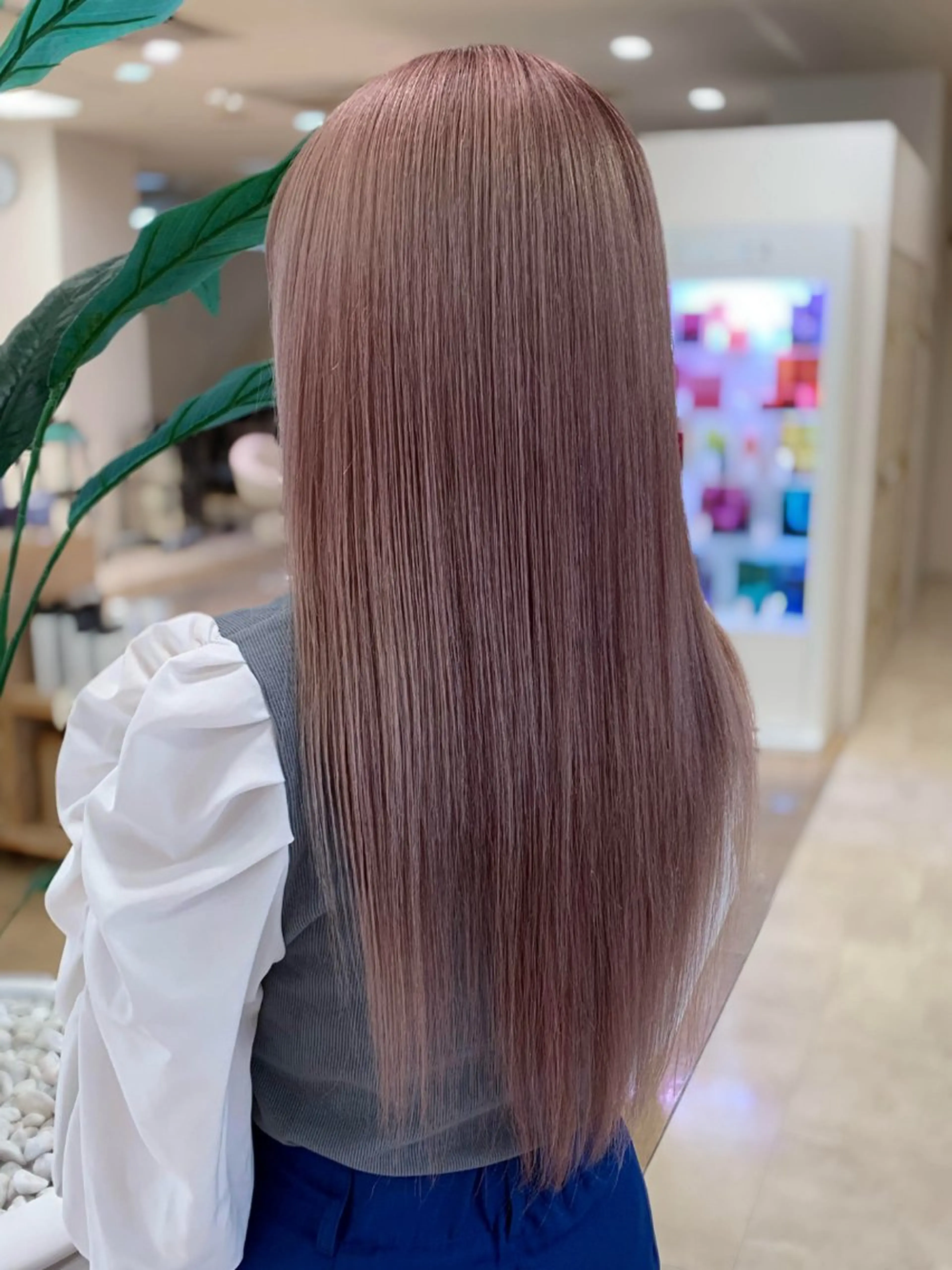 セミロング カラー ピンクカラー 銀座メンズNo1🦚 ブリーチ🌿レイヤーのヘアスタイル