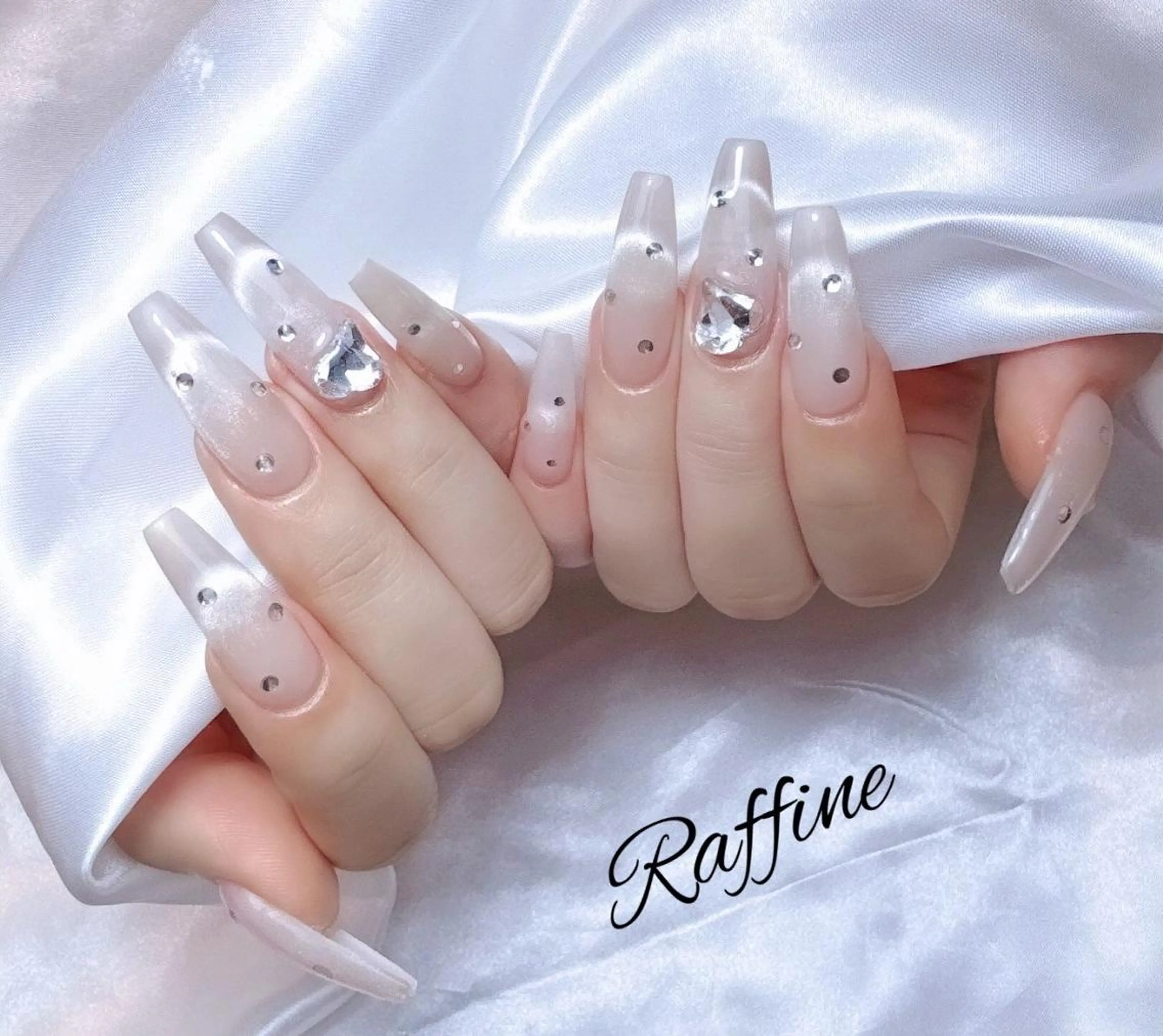 ネイル ハンドネイル ハンドケア RAFFINE haru🦋🩵のネイルデザイン
