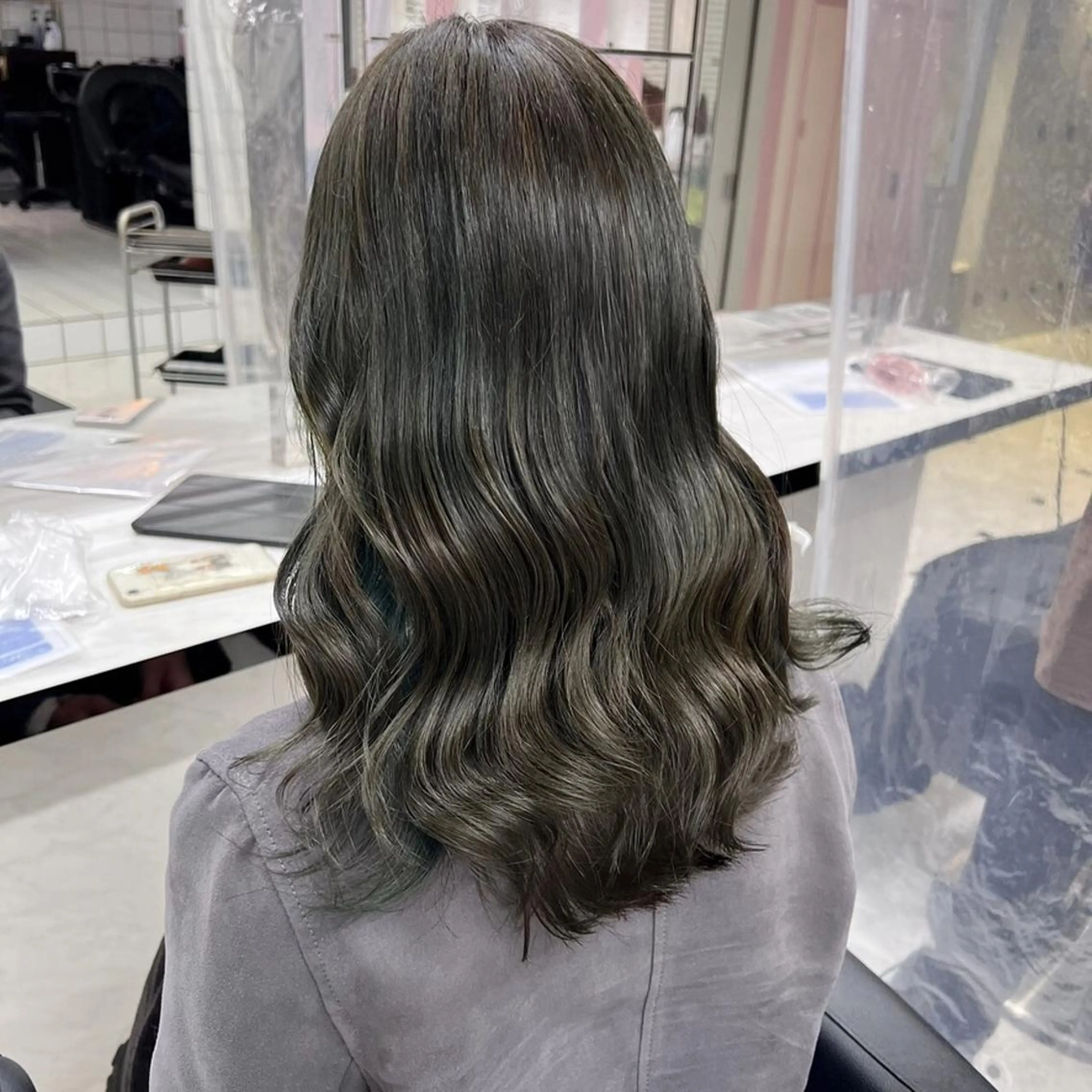 カラー 海外風ブリーチなし 🫒Rion🫒🩶のヘアスタイル