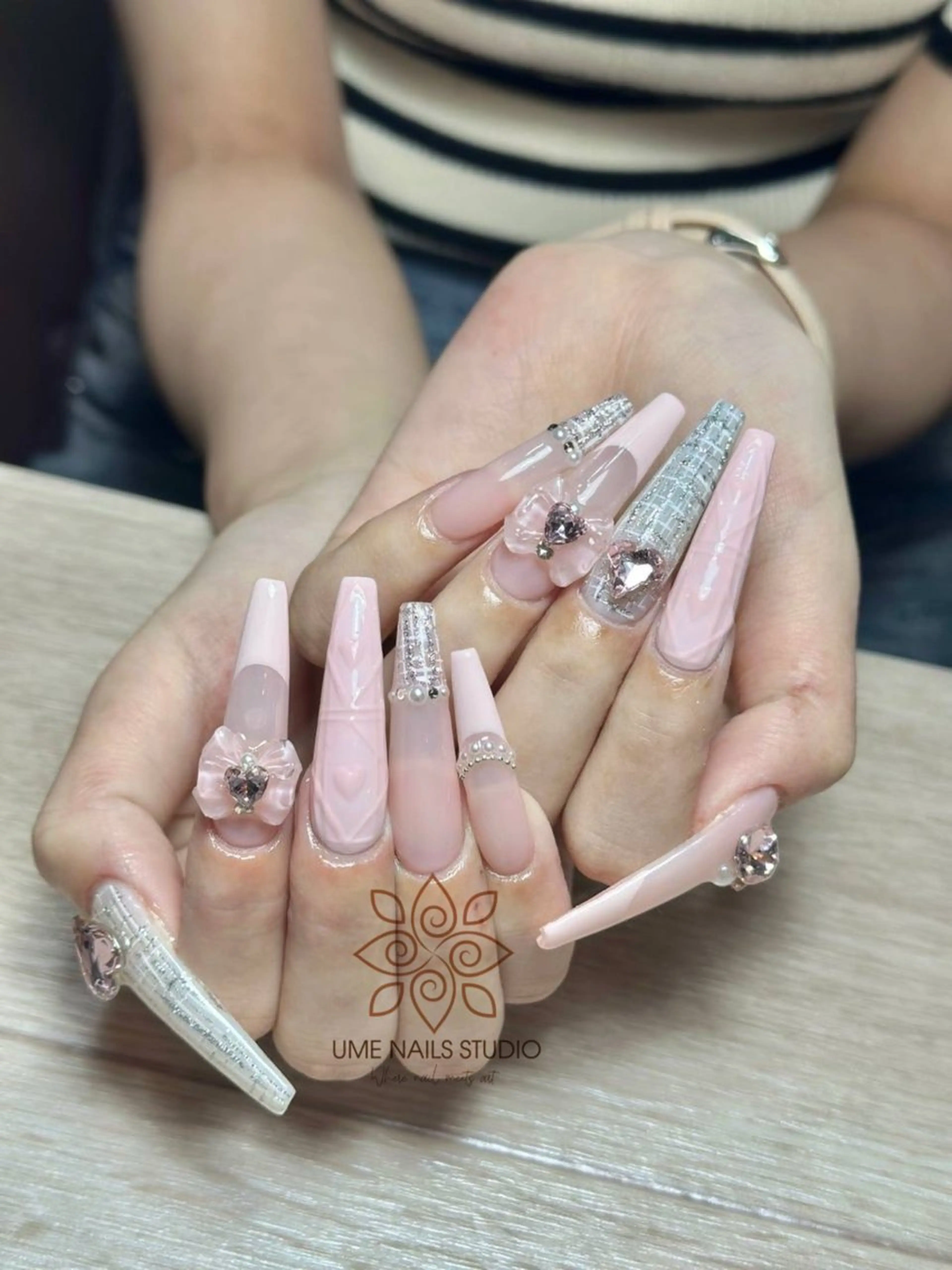 ネイル チークネイル クリアネイル ガーリー キラキラネイル 韓国ネイル ハンドネイル Ume Nail Studioのネイルデザイン