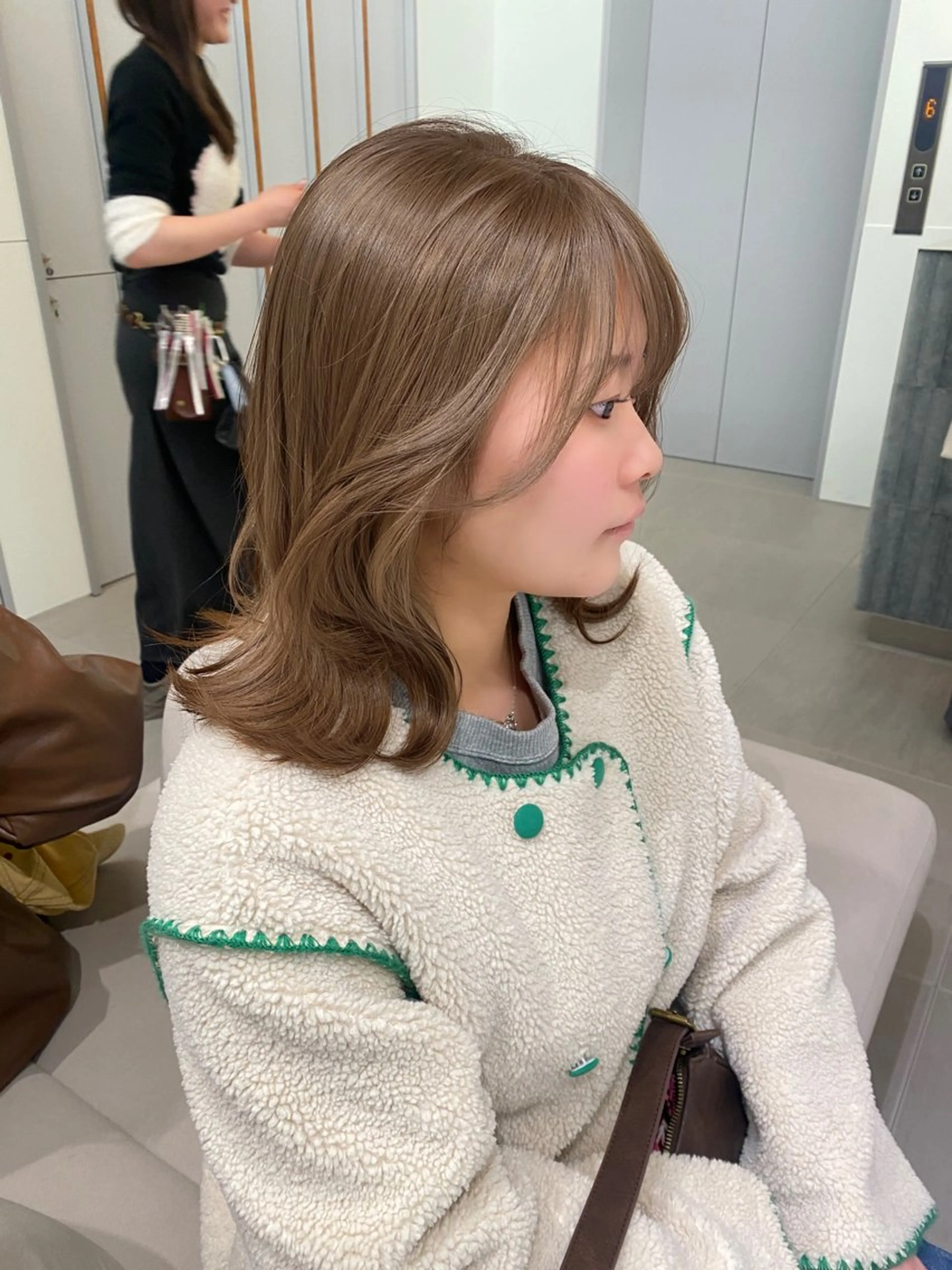 セミロング カラー ベージュカラー インナーカラー ハイトーン大好き 美容師🕊️aiのヘアスタイル