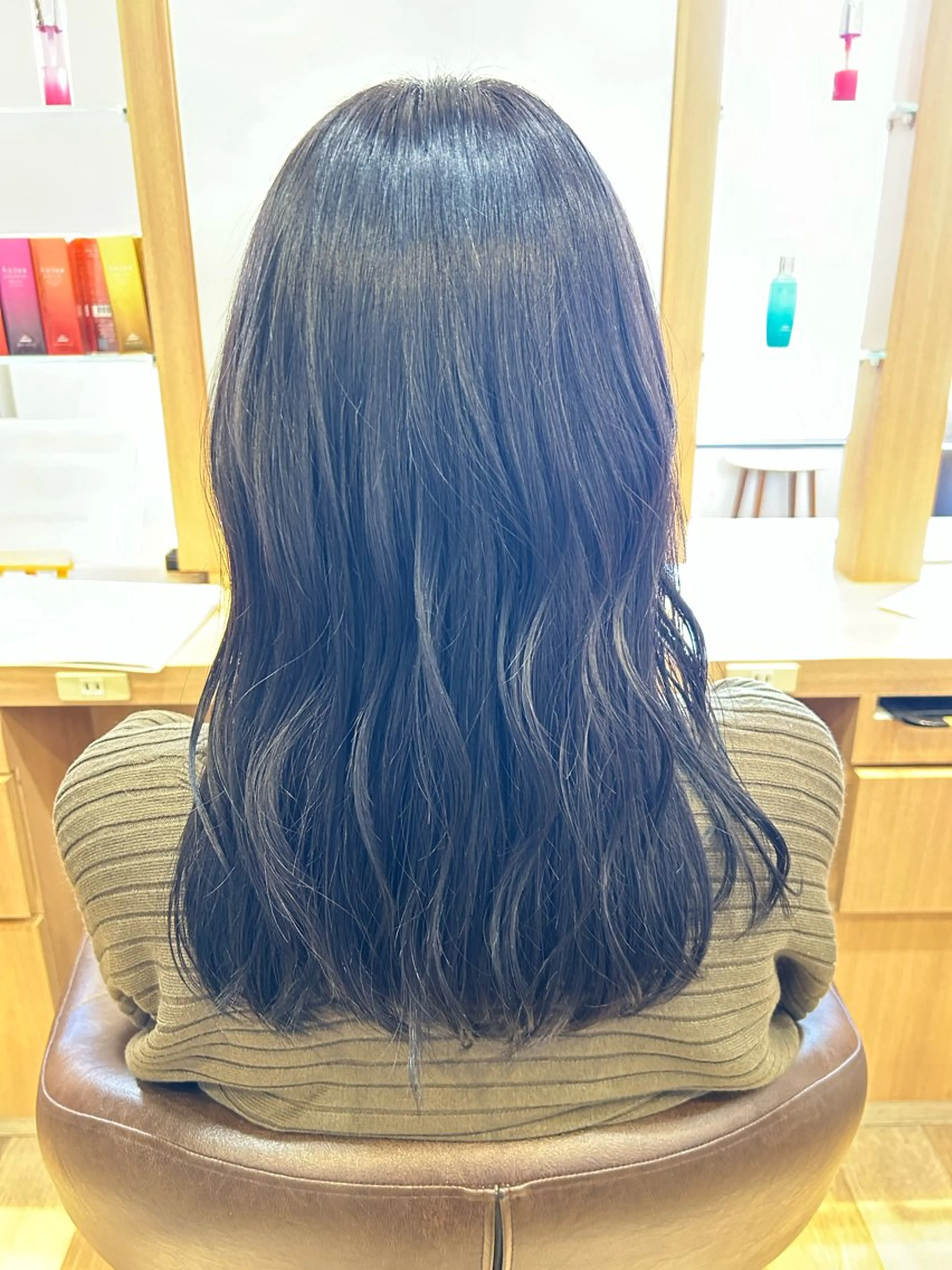 カラー 黒髪 ブルーカラー ブルーブラック ヘアカラー 後藤 莉子のヘアスタイル