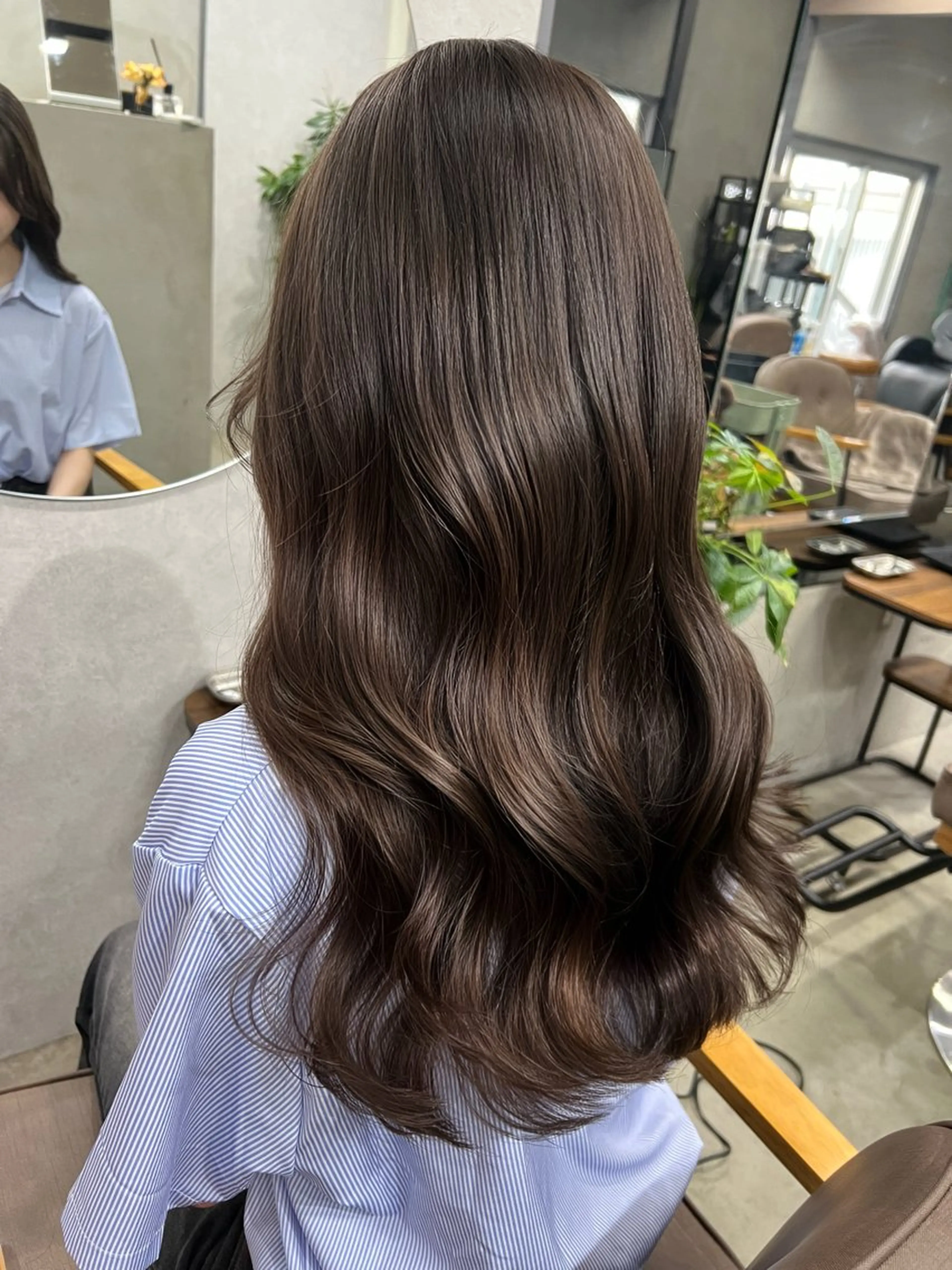 ロング カット ヘアカラー トリートメント maya レイヤーカットのヘアスタイル