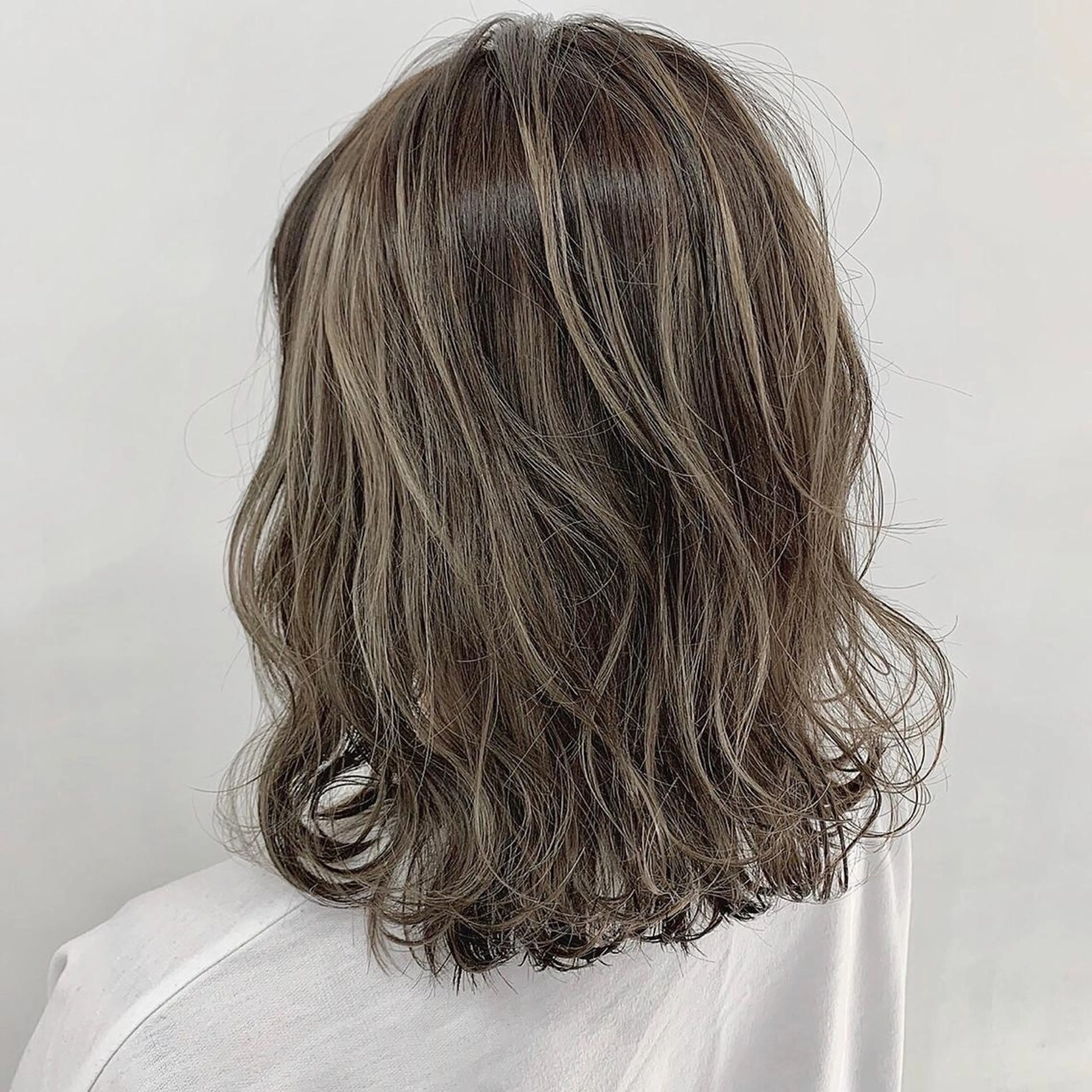 ミディアム カラー カット ヘアカラー トリートメント ヘアセット ザクザクレイヤー 🍀/カラー/小田のヘアスタイル