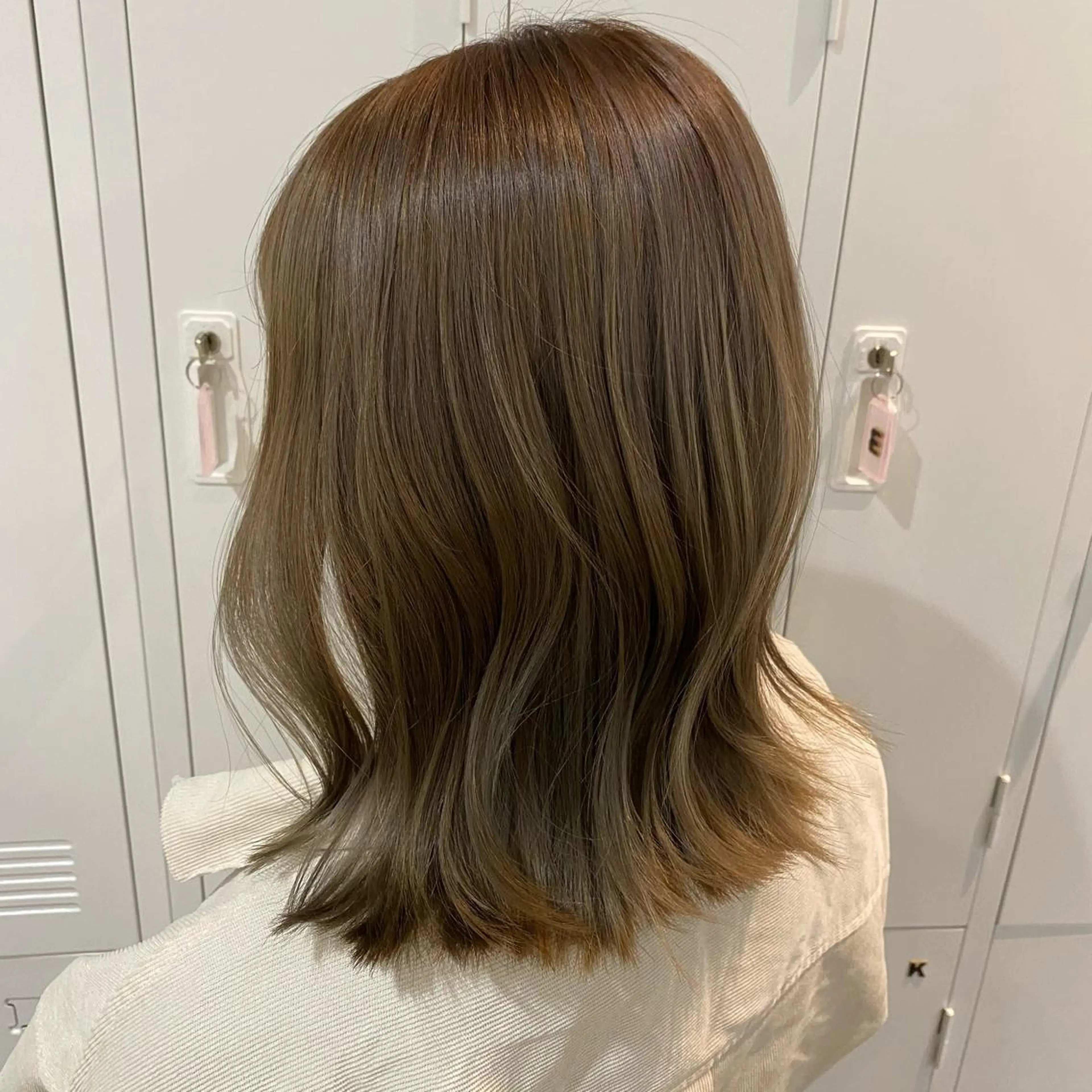 ミディアム カラー FERIA fam 北千里 杉本 蓮のヘアスタイル