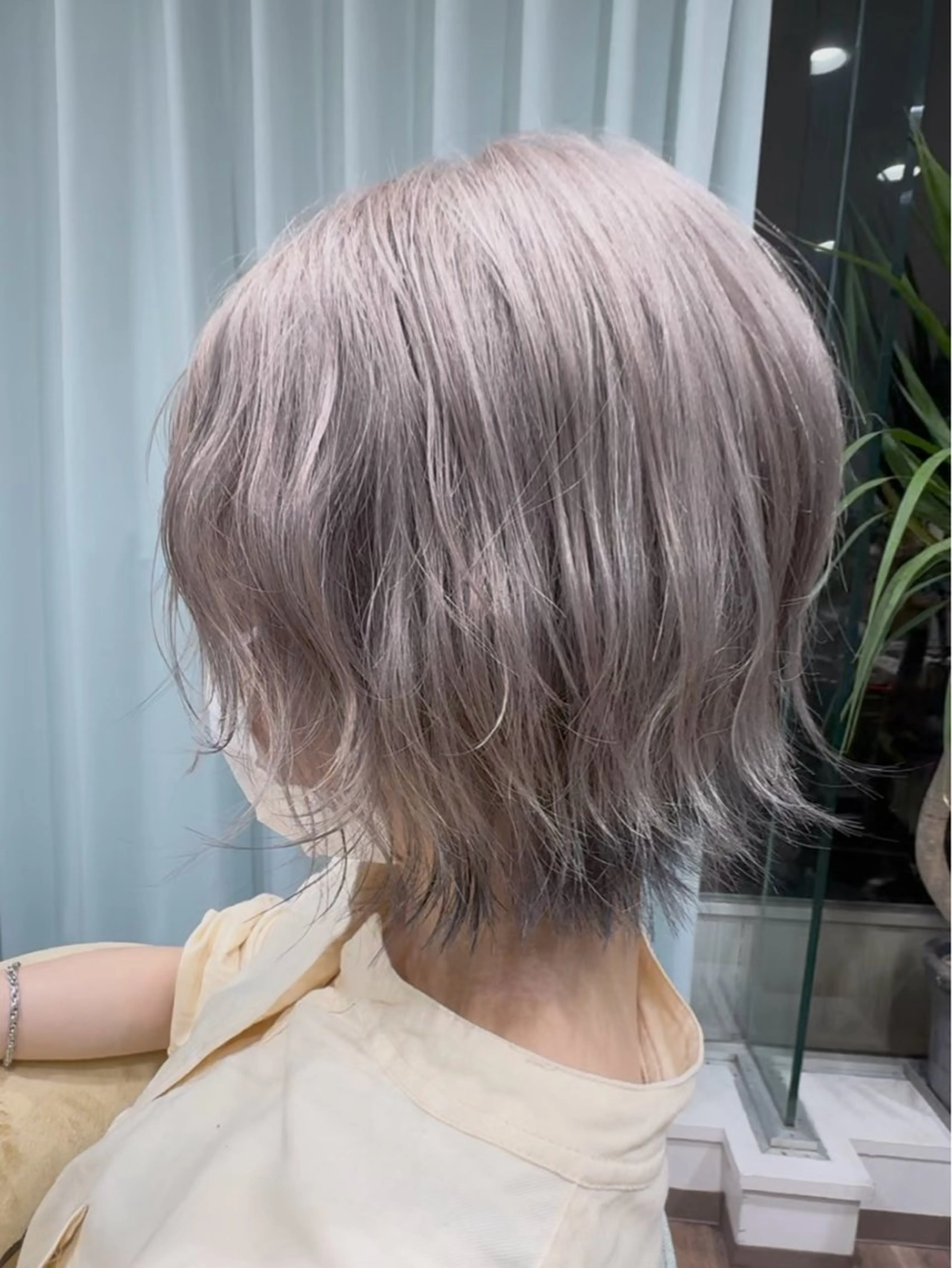 ショート カラー 黒髪 ブリーチ ケアブリーチ シルバー ヘアカラー トリートメント ハイトーン/美髪矯正 /ボブ特化/SOMAのヘアスタイル
