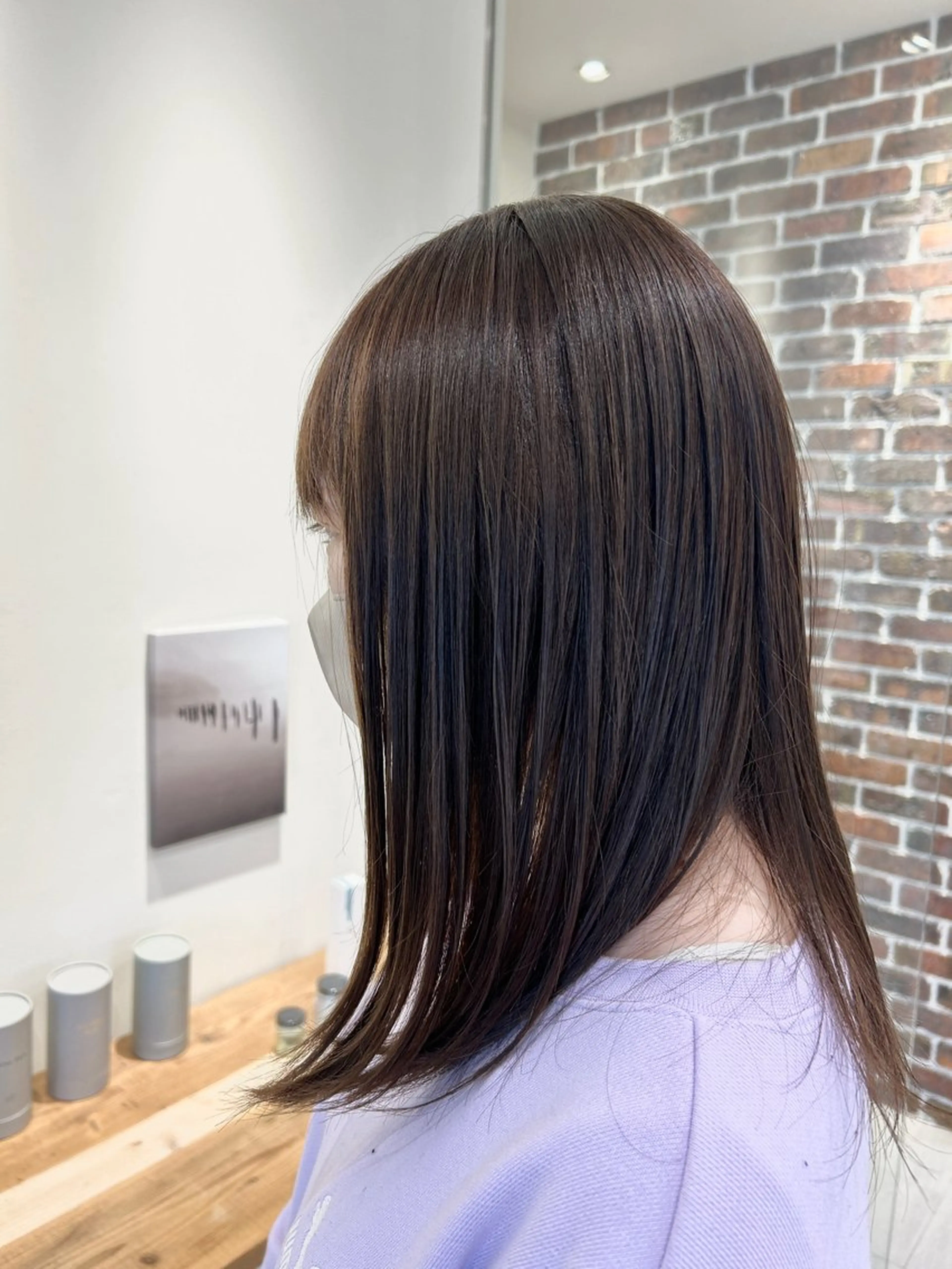 セミロング カラー ブリーチ グレージュ エミュ（emu）所属・emu minekoのヘアスタイル