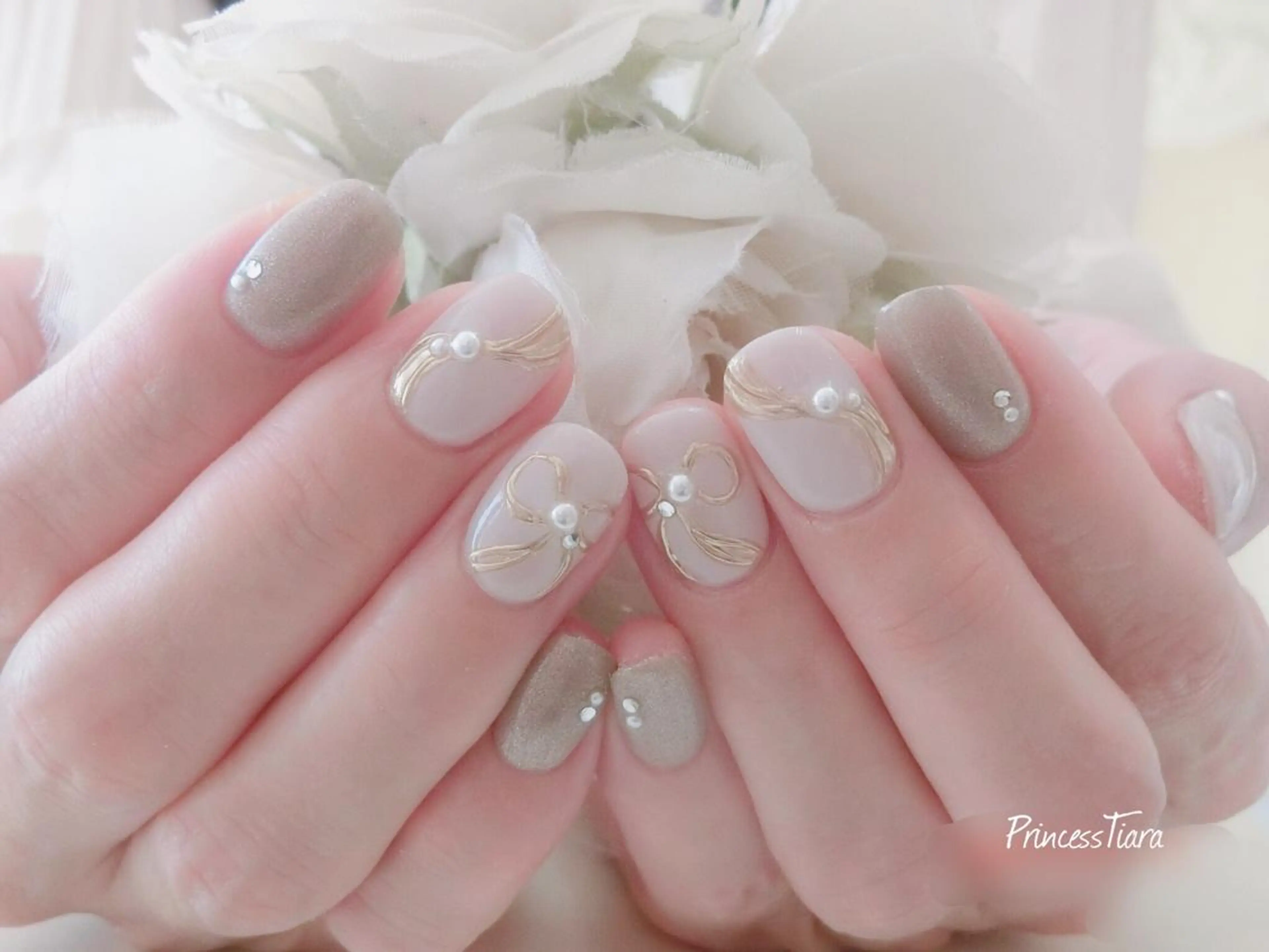 ミディアム ネイル ミラーネイル Grantulle nailのネイルデザイン
