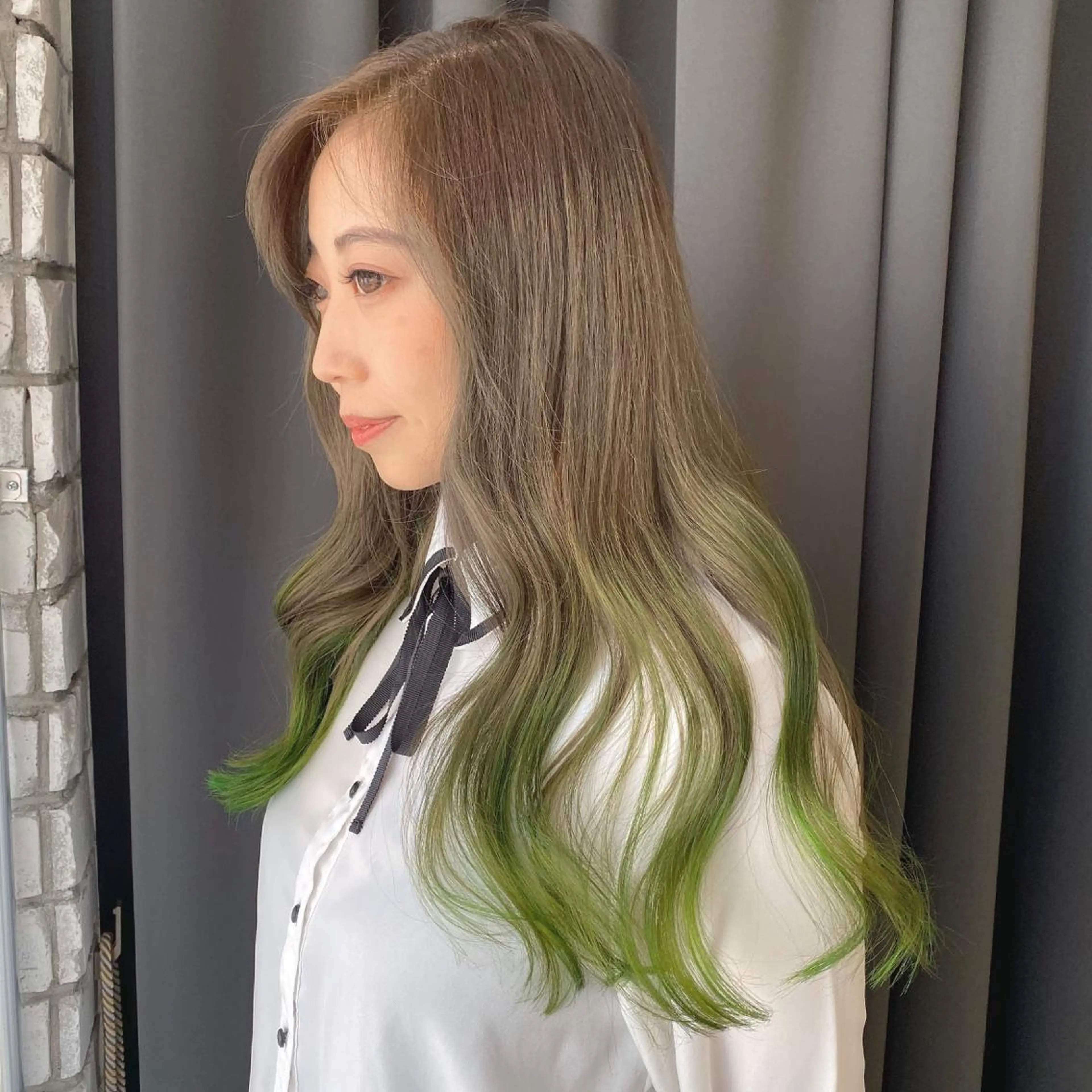 ロング カラー ブリーチ ORIKA 美容室のヘアスタイル