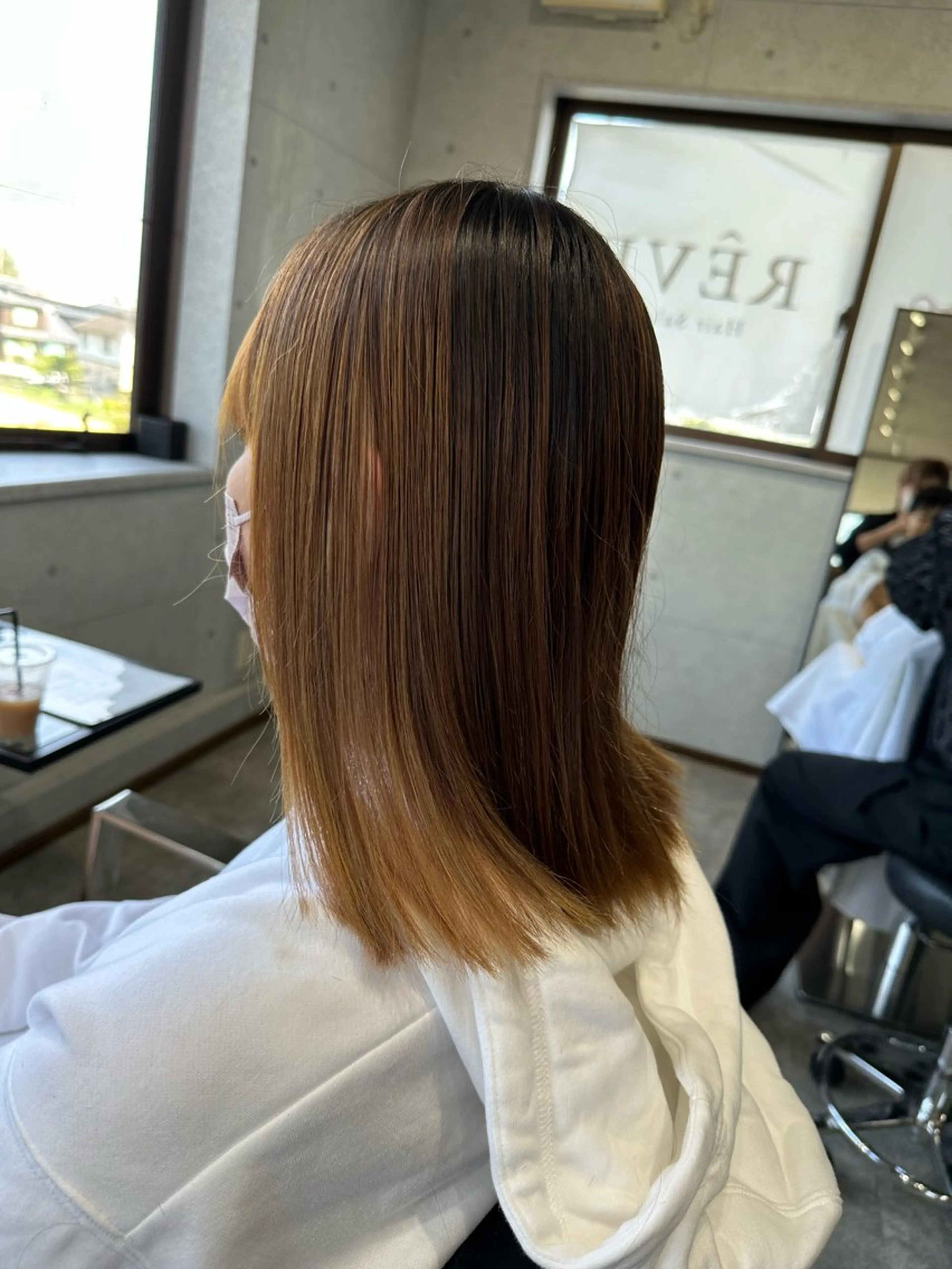 セミロング ボブ くびれヘア くせ毛 切りっぱなしロブ 小顔カット REVE所属・REVE 【外国人風カラー】のヘアスタイル