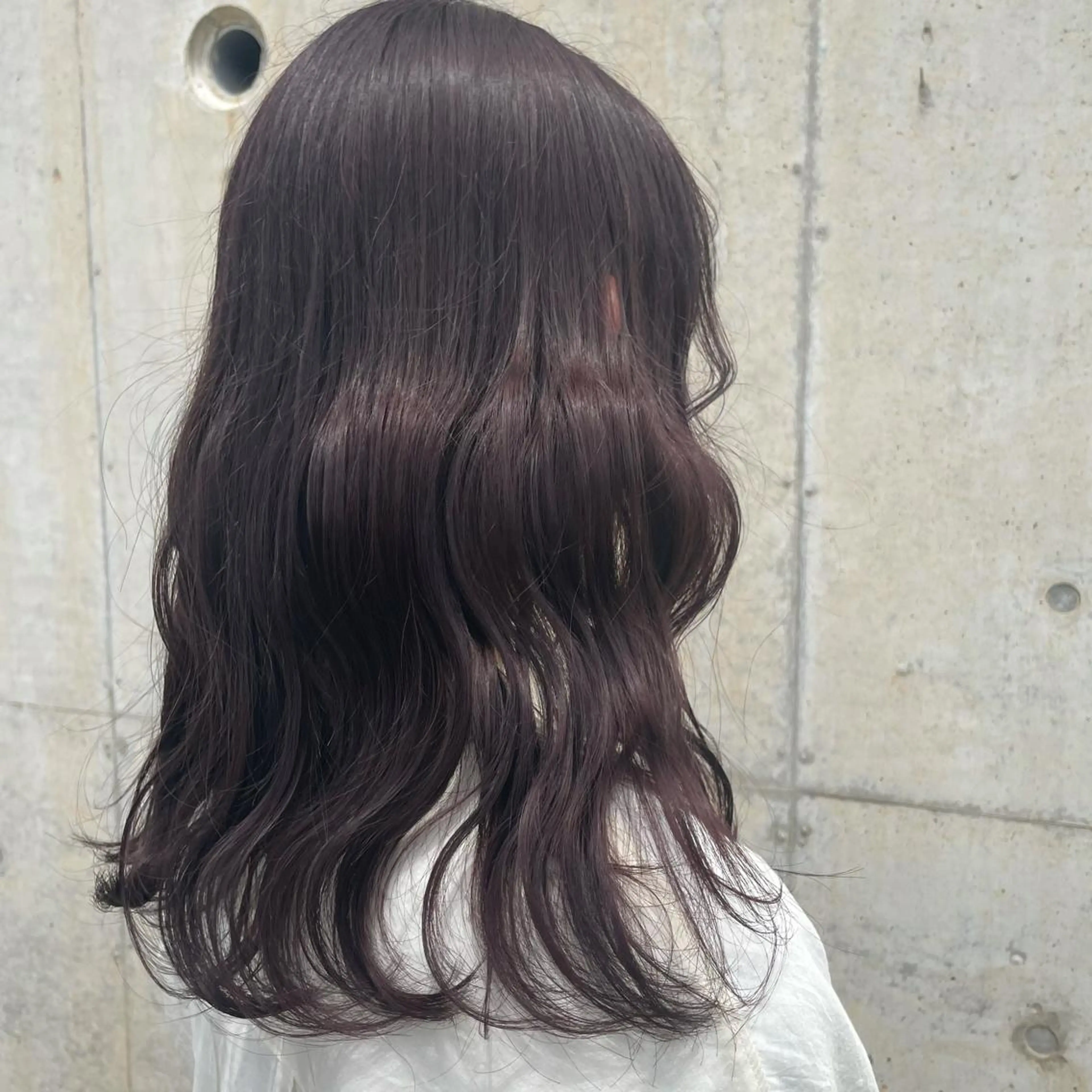 ロング ラベンダーベージュ 北山 巴奈のヘアスタイル