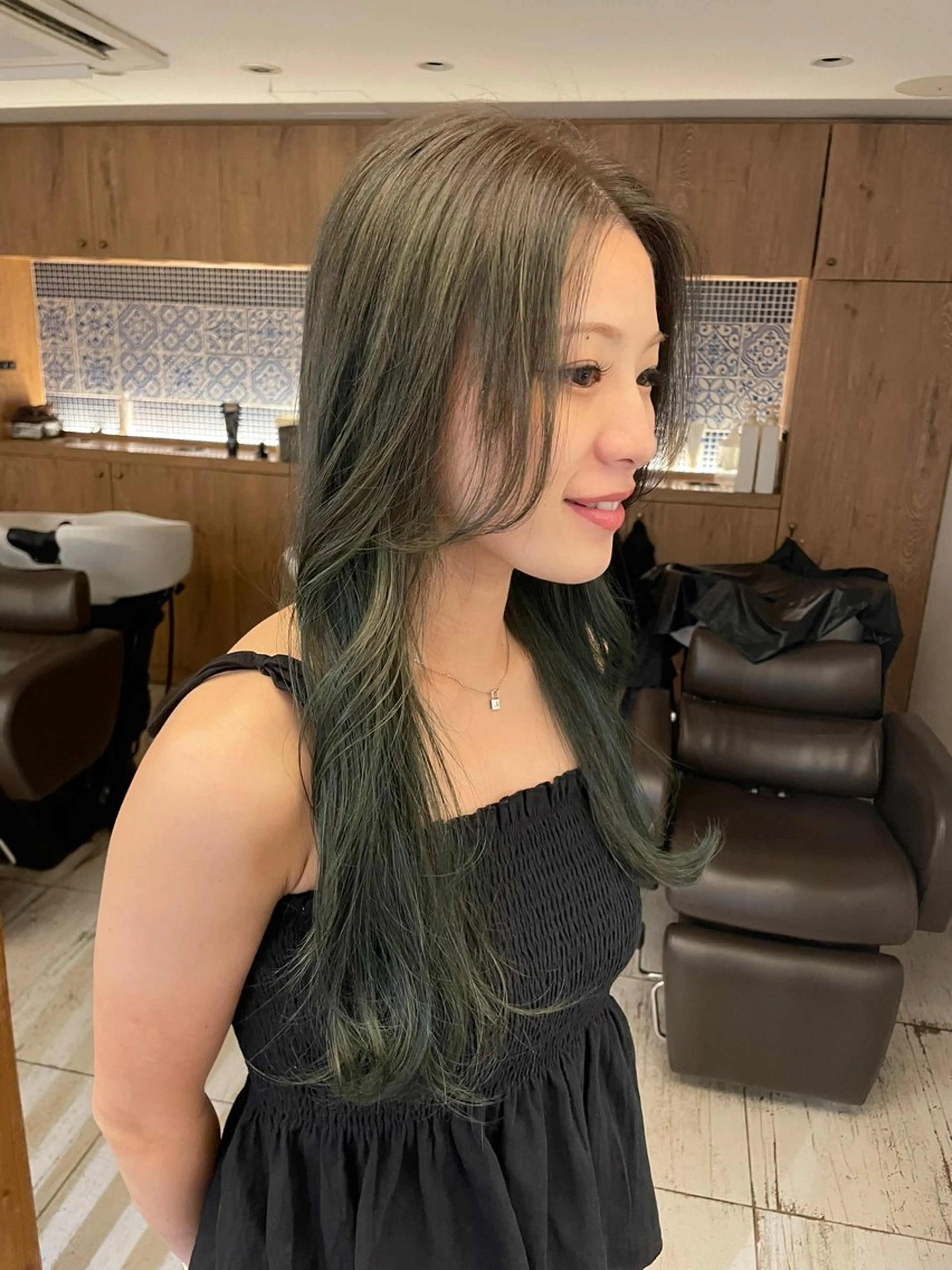 ロング カラー ヘアカラー リカ/ハイトーン ・オリーブ🍀のヘアスタイル