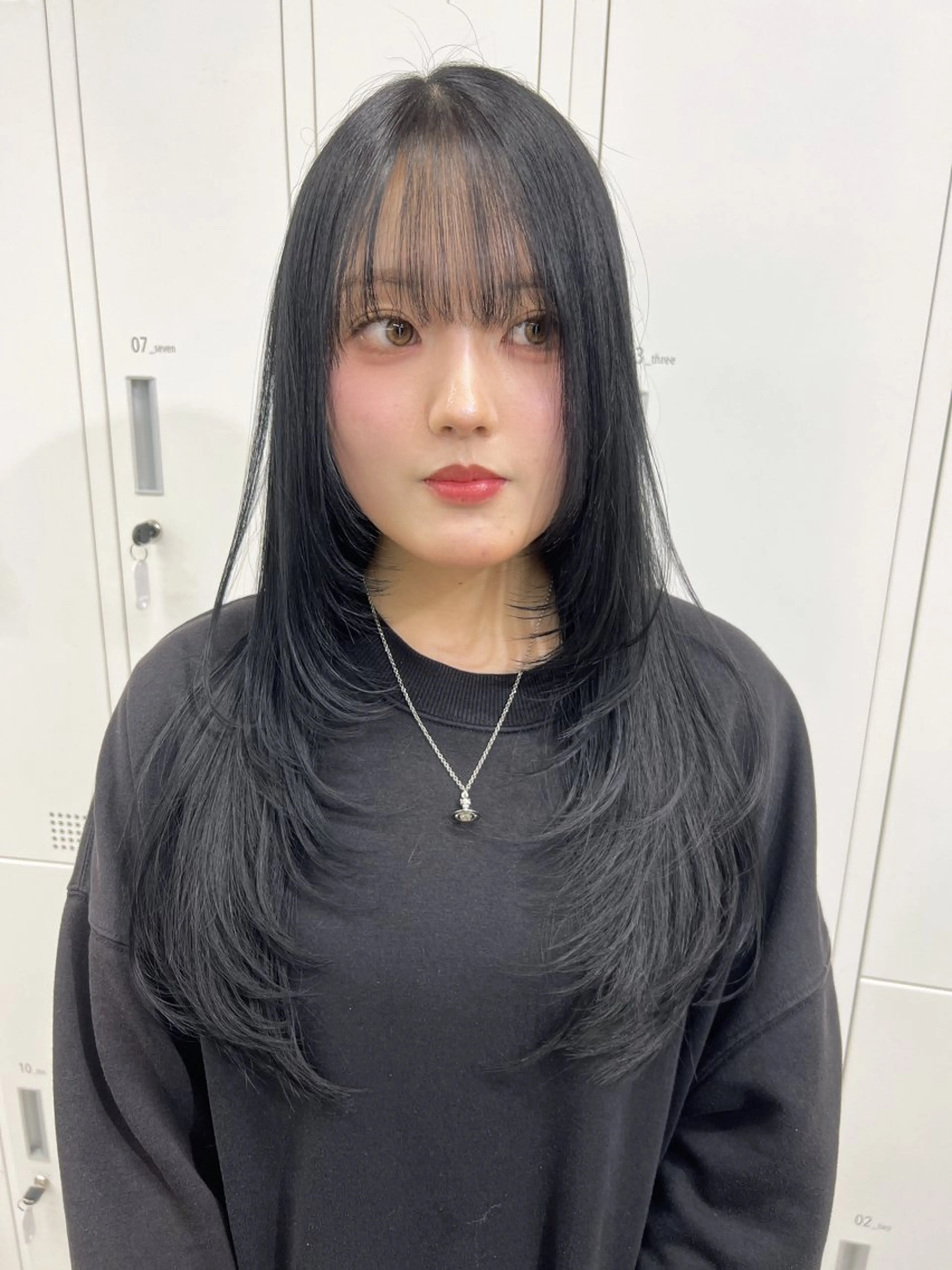 ロング カット ヘアカラー トリートメント maya レイヤーカットのヘアスタイル