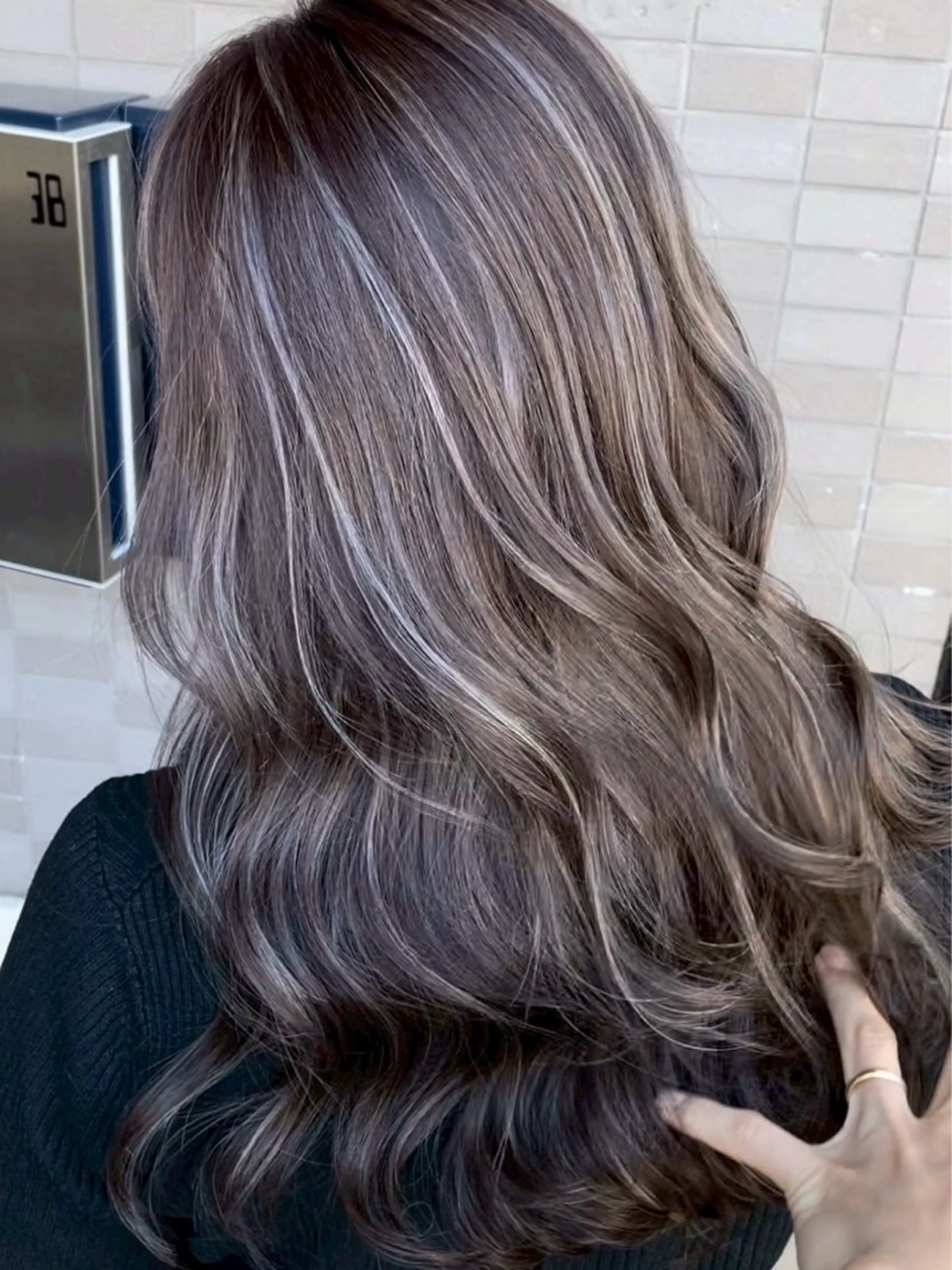 ロング カラー ベージュカラー グレージュ ハイライトカラー ハイライト ヘアカラー 表参道/ハイライト リタッチ/縮毛矯正のヘアスタイル