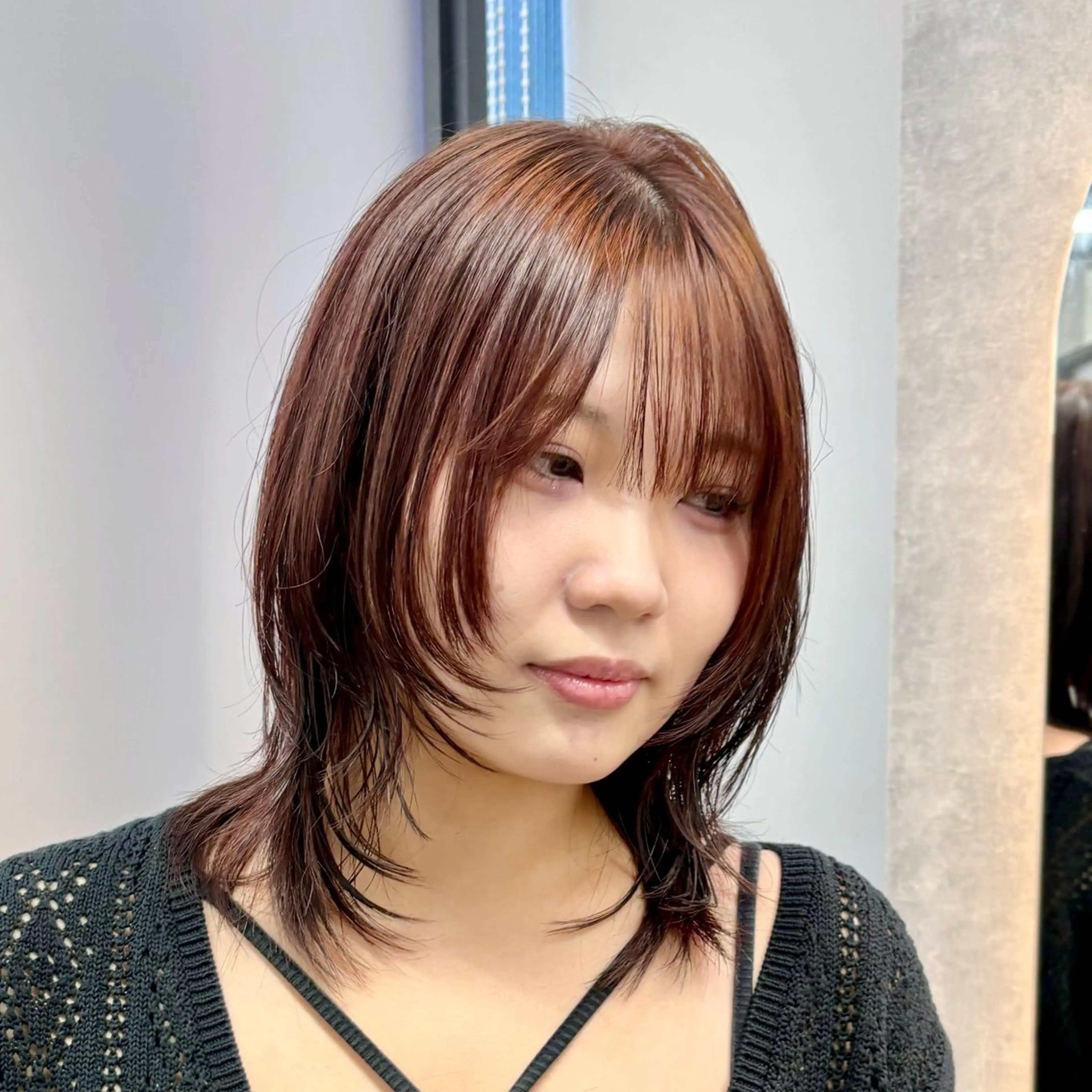 ミディアム カラー レイヤーカット ウルフカット ヘアカラー トリートメント ネヅ カオルのヘアスタイル