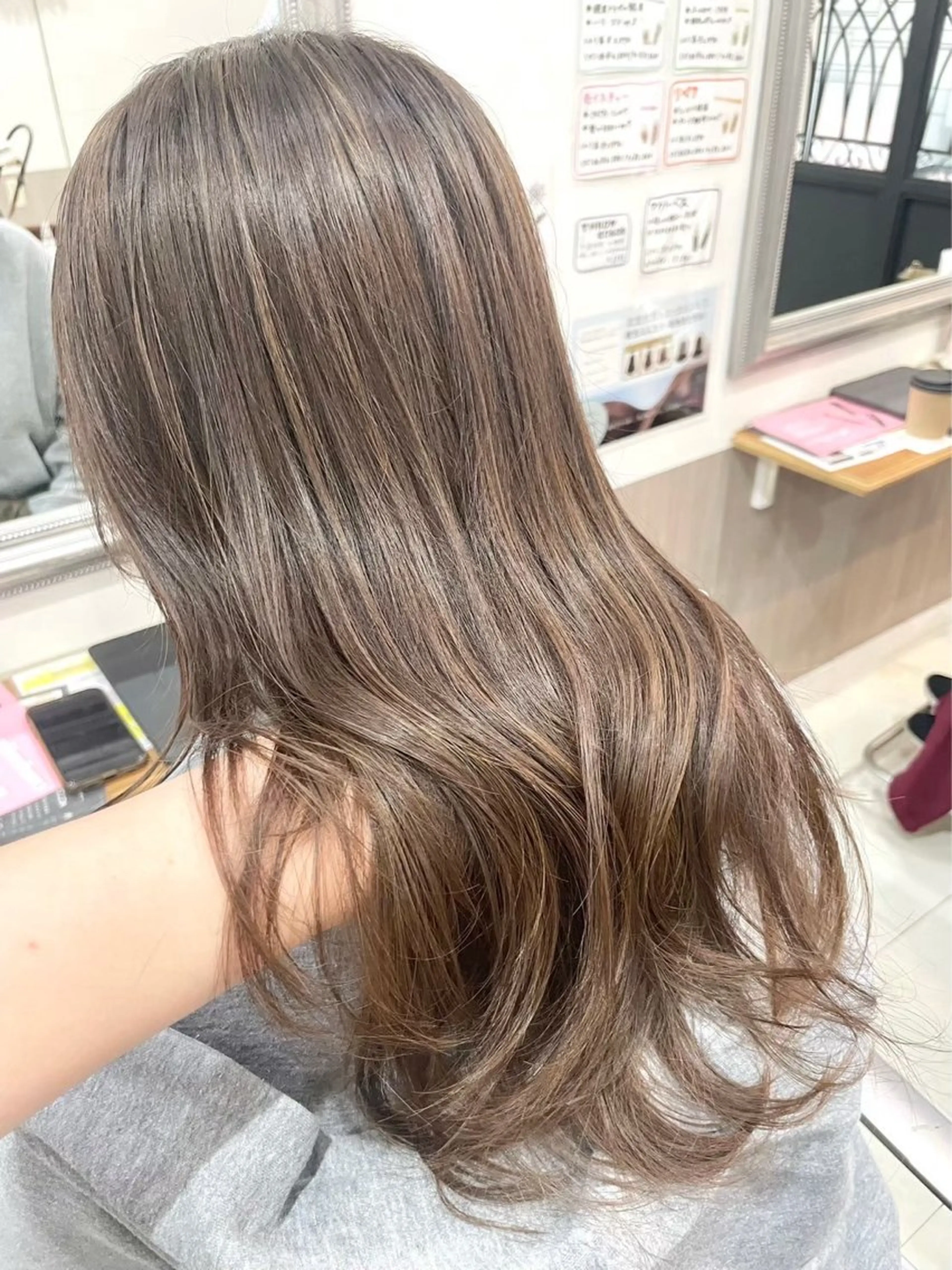 セミロング カラー 生尾 虹水のヘアスタイル