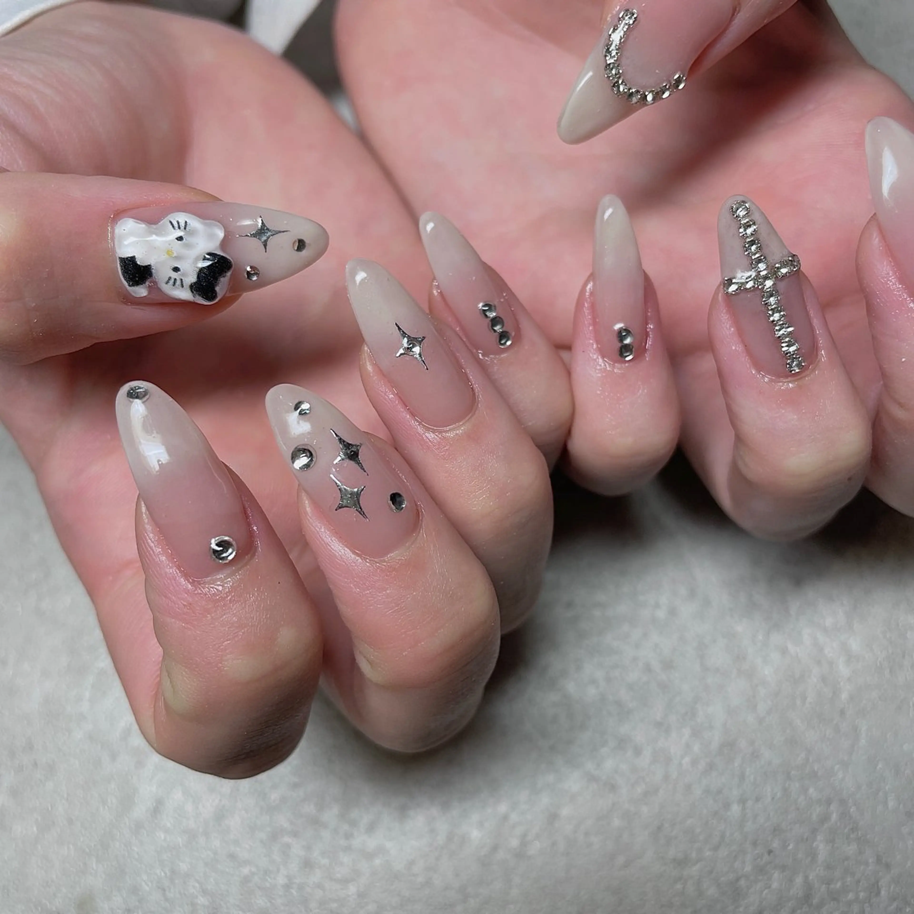 ネイル キラキラネイル ロングネイル ピンク ストーンネイル ワンホンネイル ハンドネイル acs.n所属・ネイル，耳つぼ 風間すみれのその他イメージ