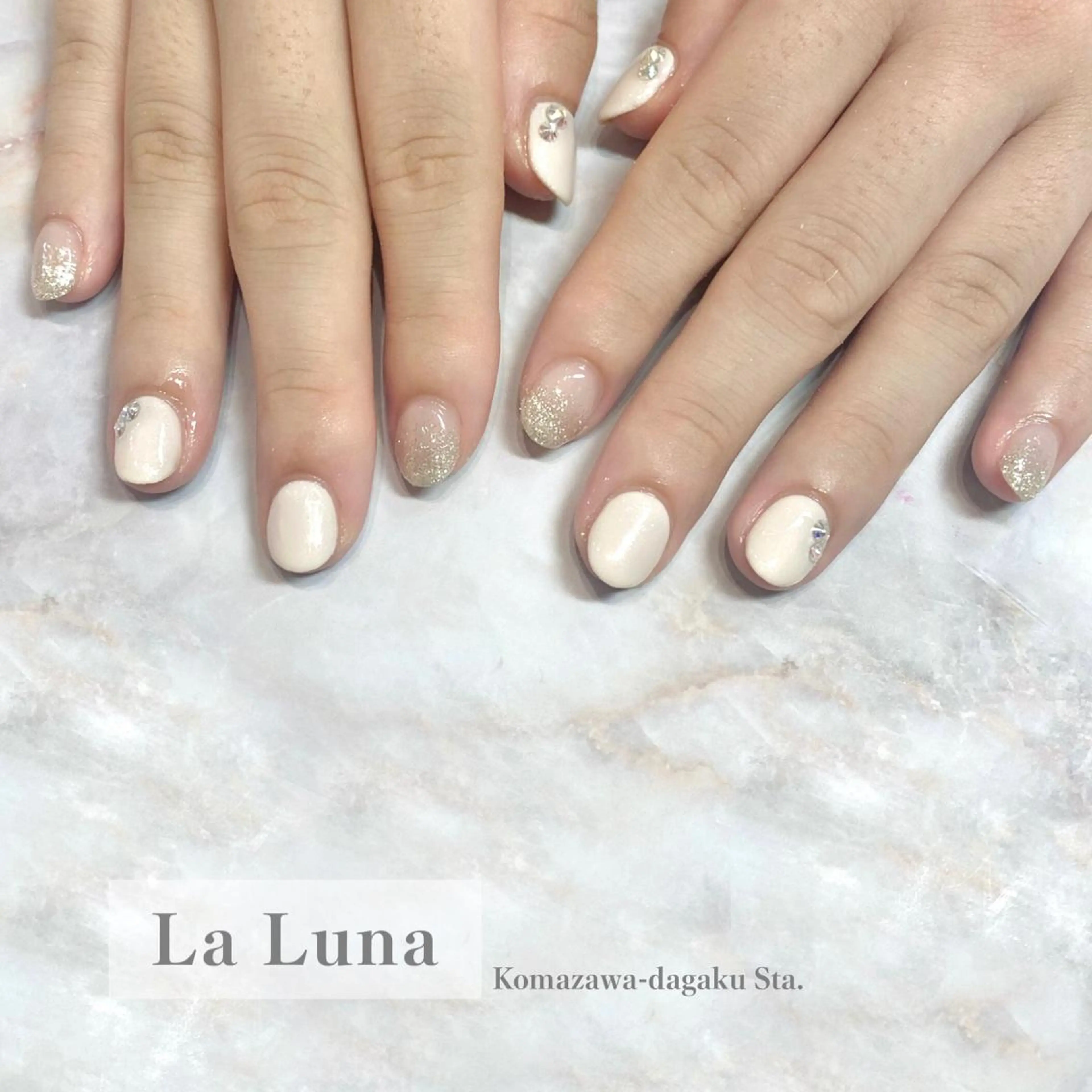 ネイル ラメ(グリッター) ラメグラデーション ホワイト ＬａＬｕｎａ🌙 natsukiのネイルデザイン