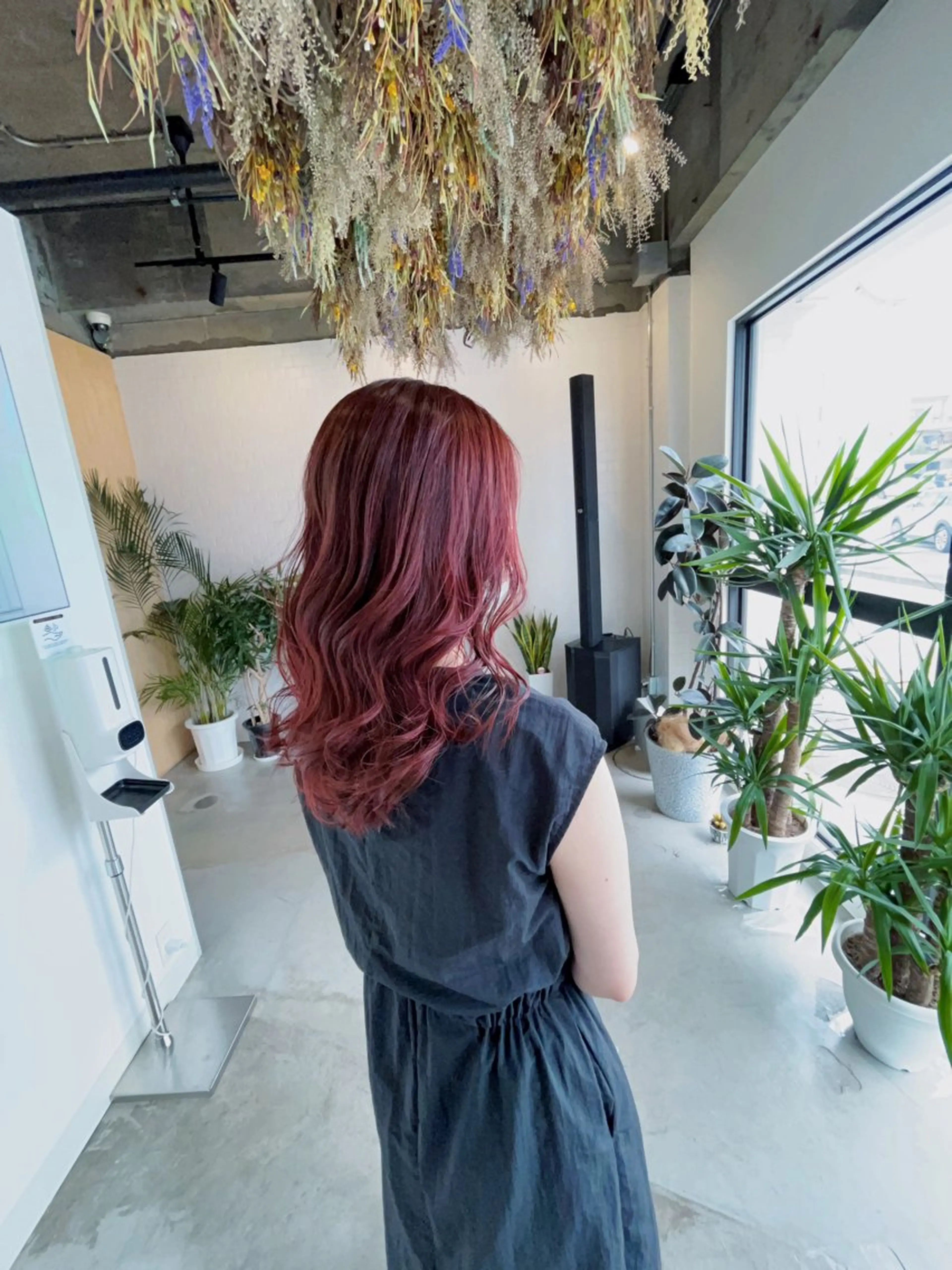セミロング カラー ピンクカラー レッドカラー StarT所属・StarT大分 高橋勇貴のヘアスタイル