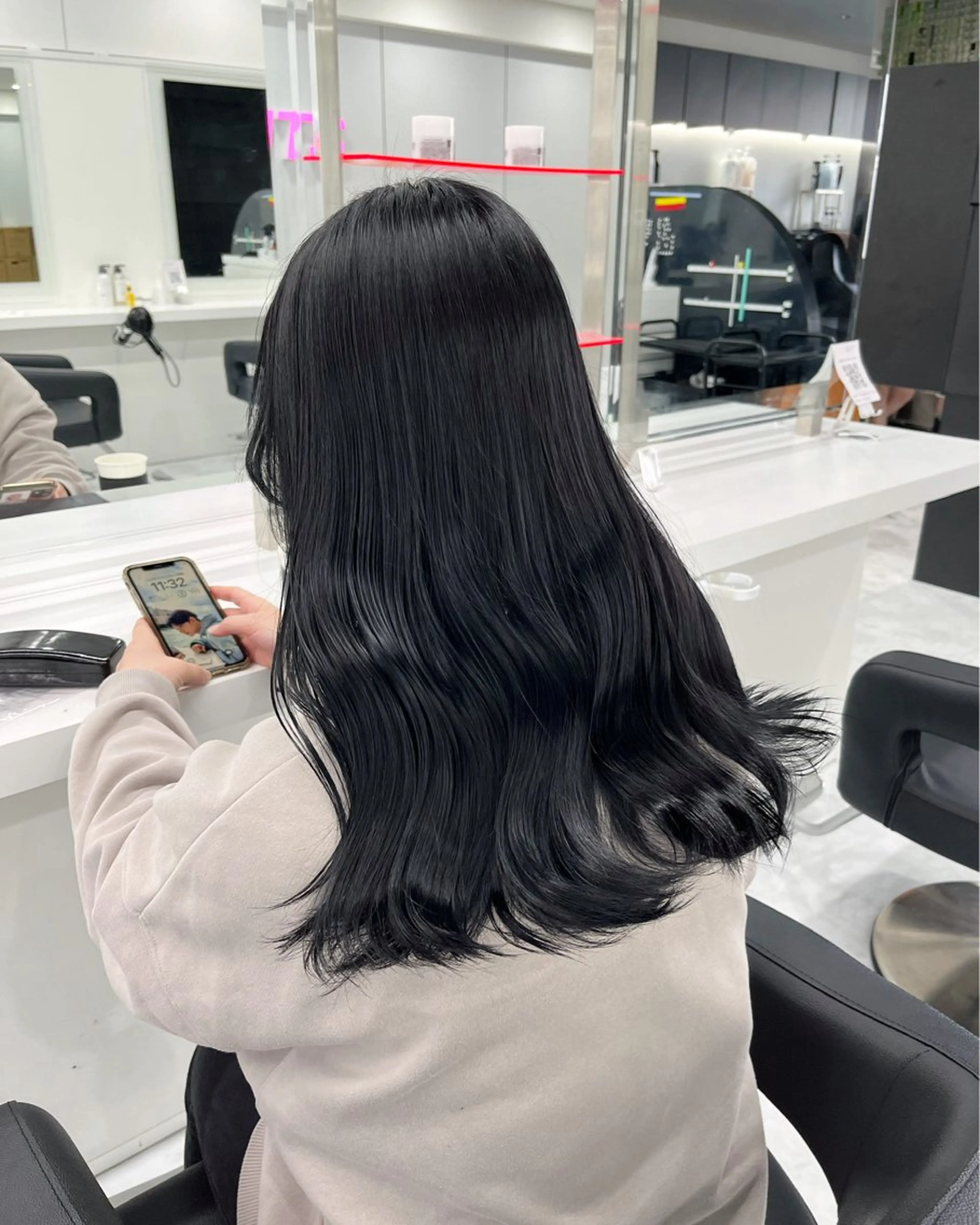 セミロング カラー 🩵韓国レイヤー× 寒色カラー🩵のヘアスタイル