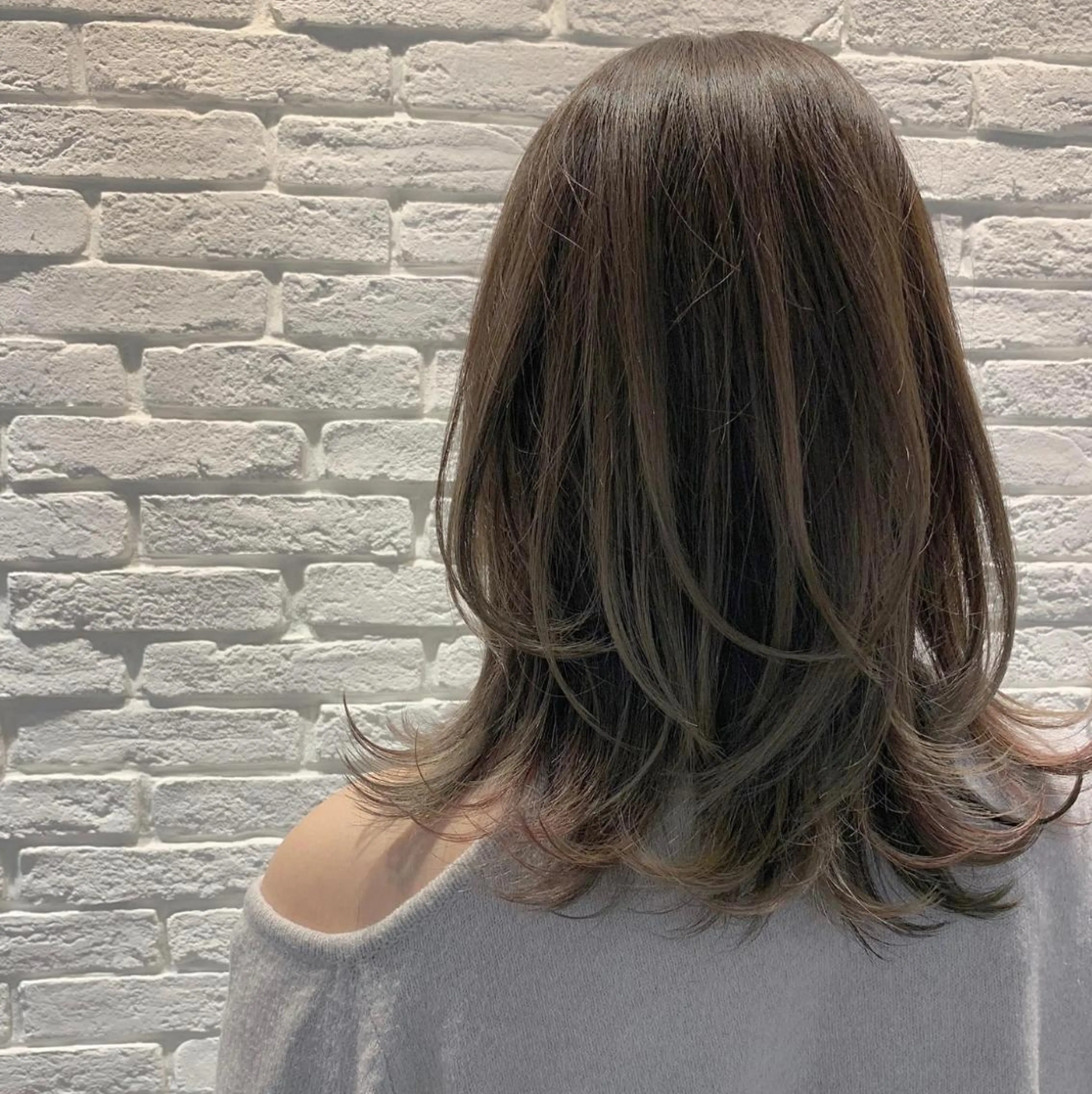 ミディアム くびれヘア レイヤーカット Pēji所属・松村 総のヘアスタイル