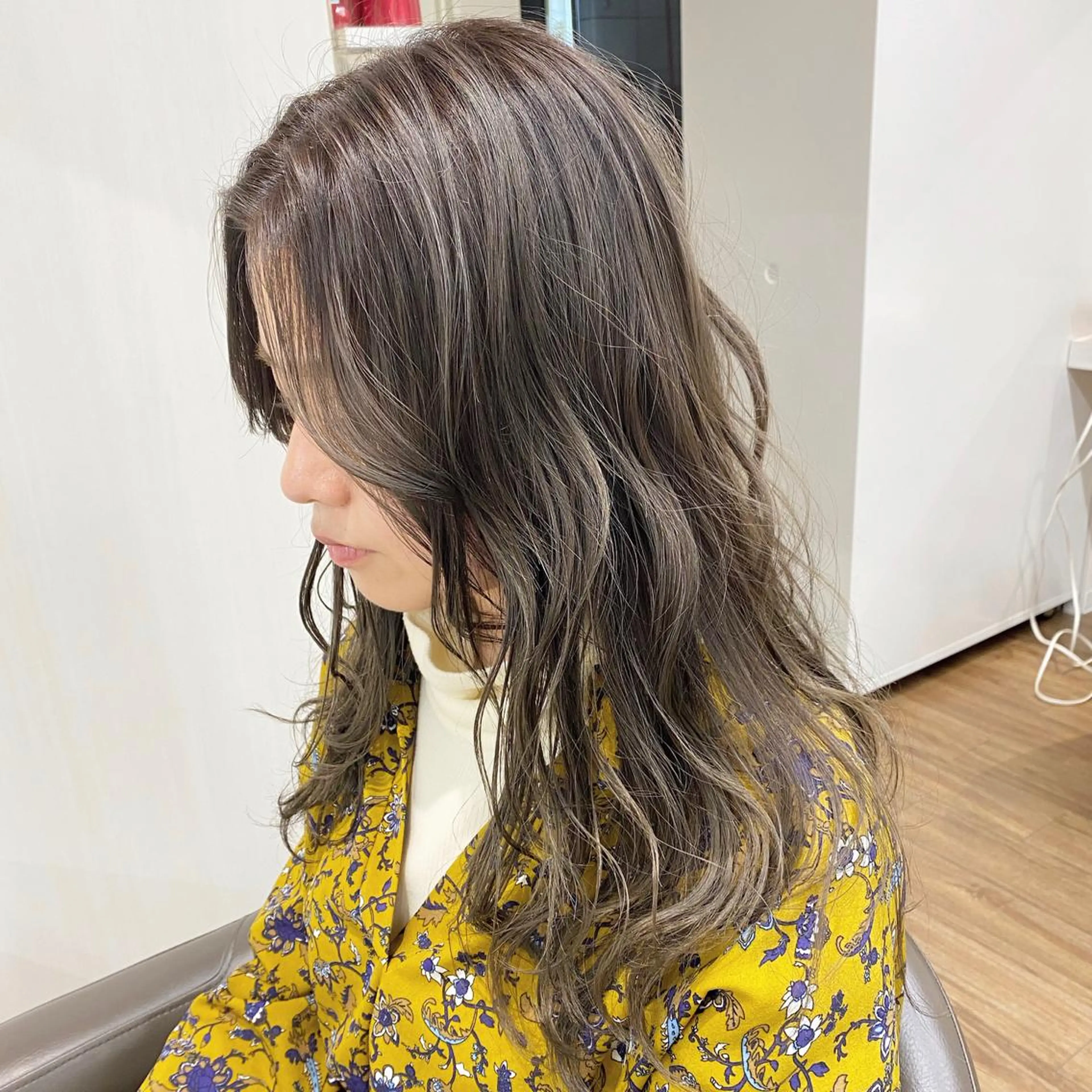 ロング カラー グレージュ ミルクティーグレージュ 🟦メンズ特化🟦 パーマ横浜市のヘアスタイル