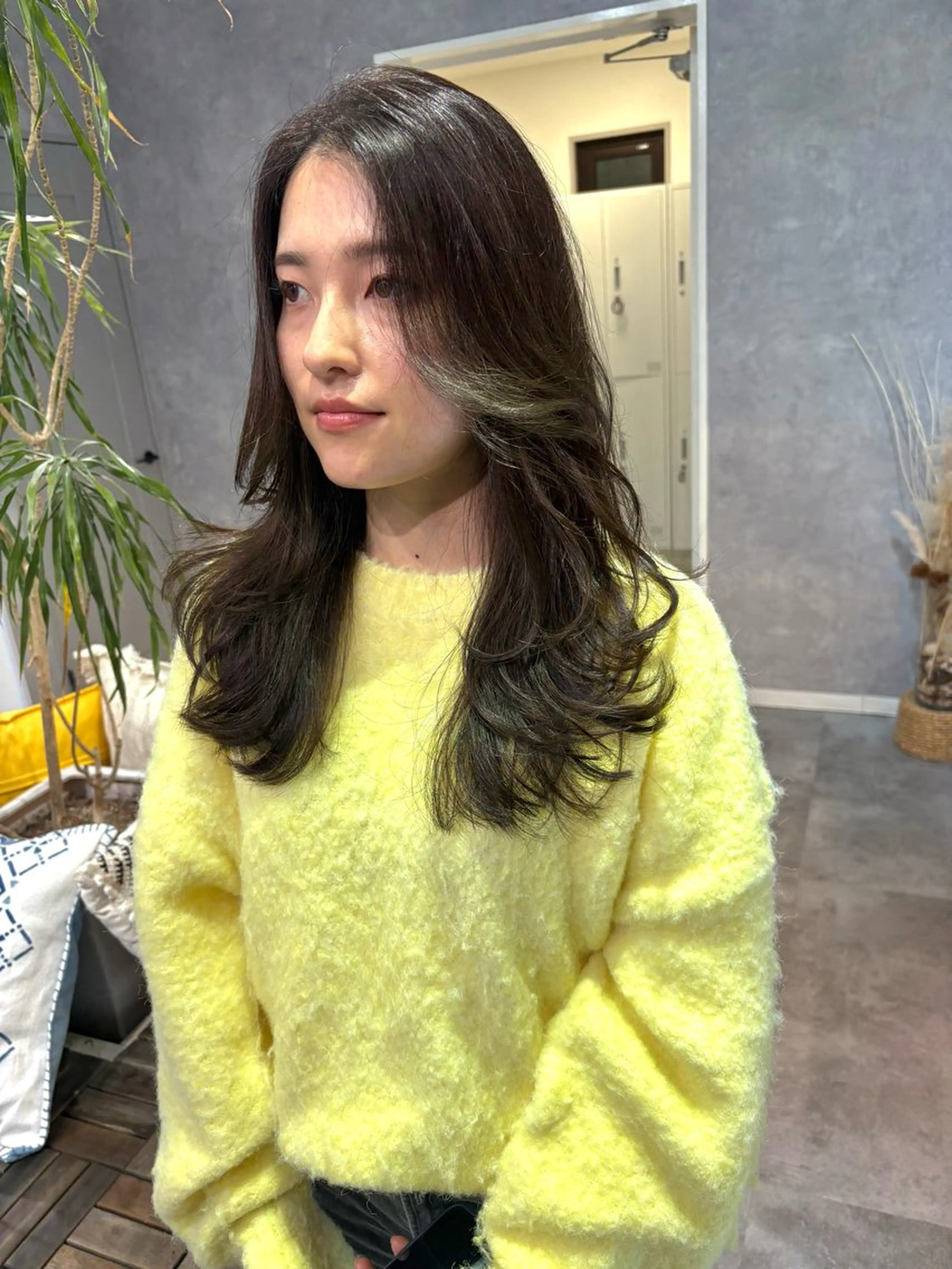 セミロング レイヤーカット カット ヘアカラー 海外ヘアー 山村拓士のヘアスタイル