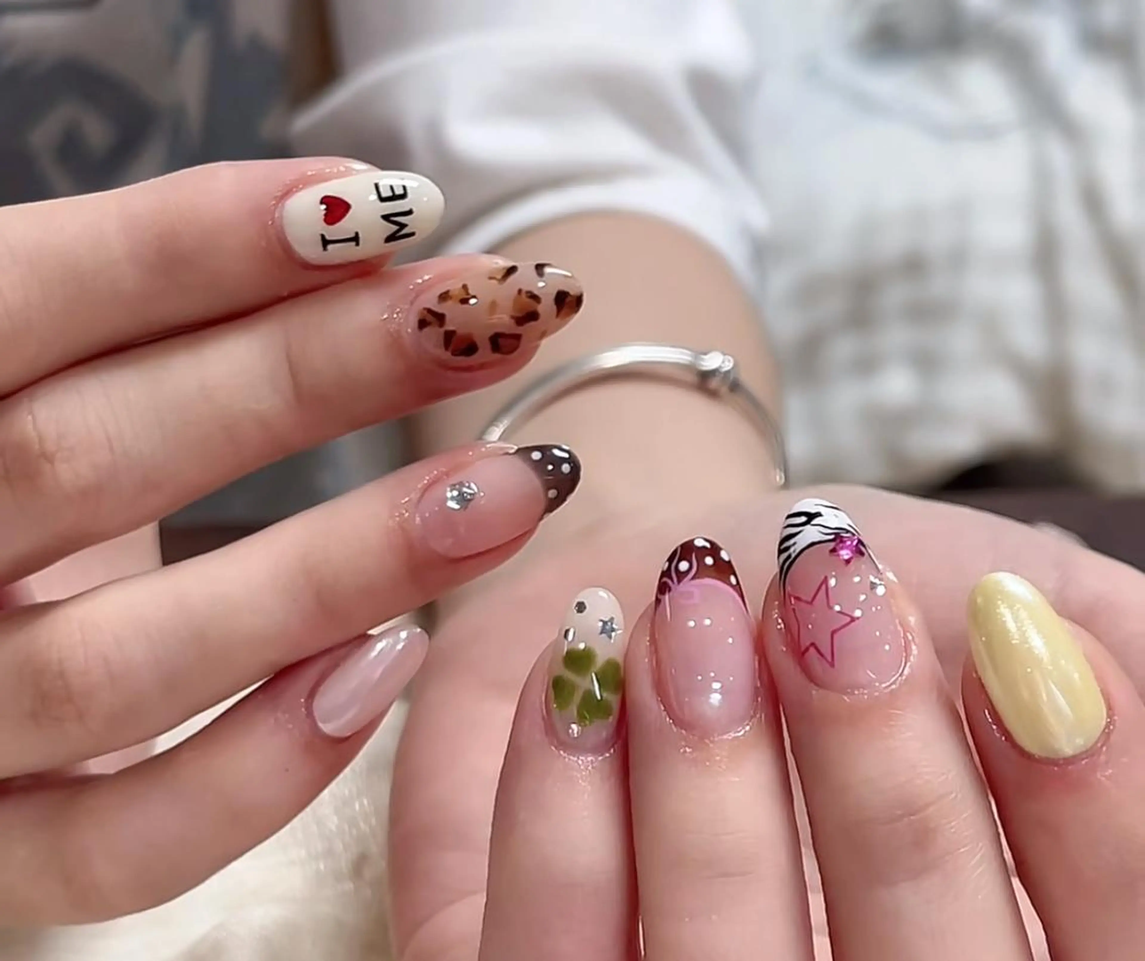 ネイル ハンドネイル エ リのネイルデザイン