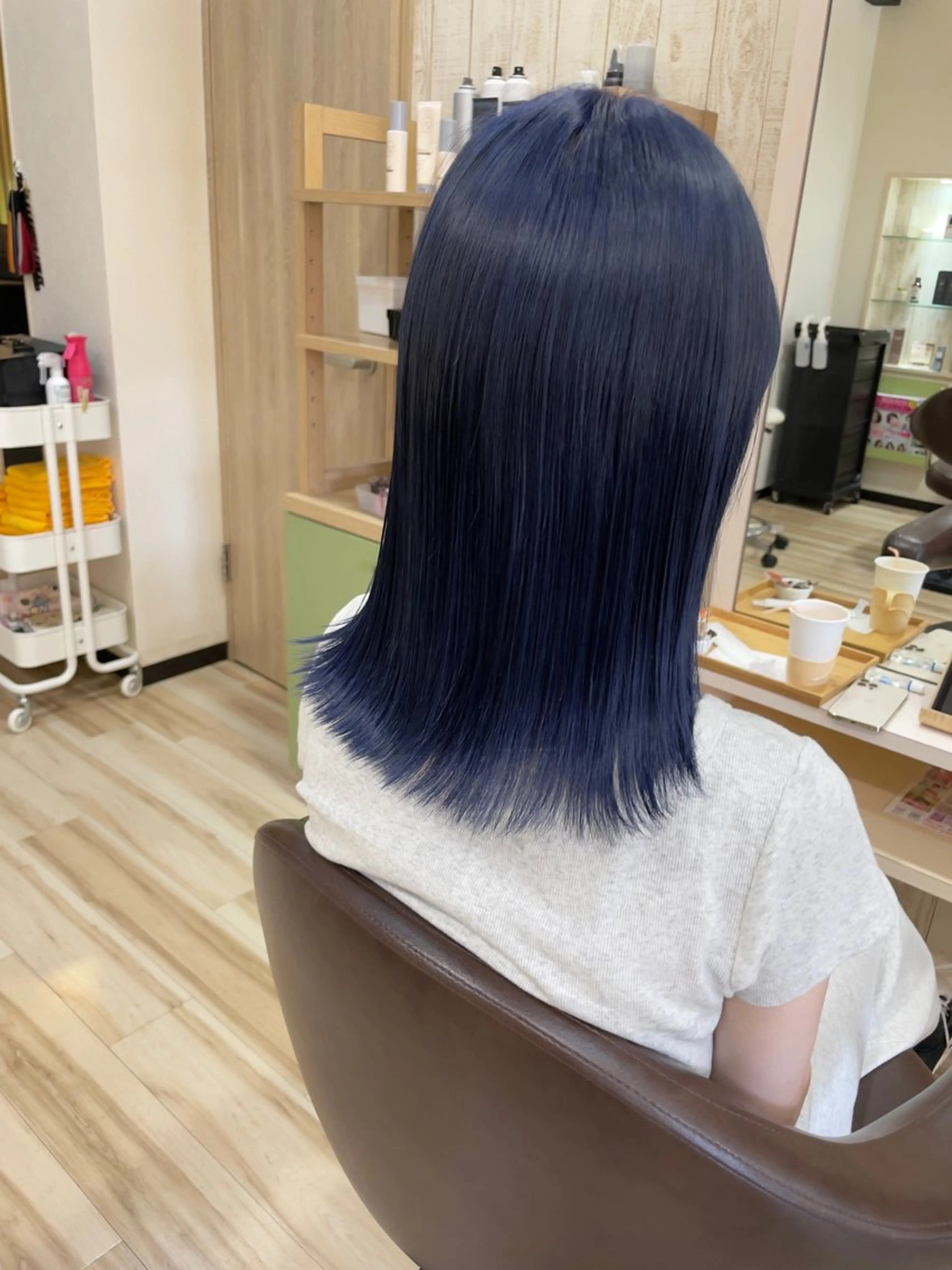 ミディアム カラー ブリーチ ネイビーカラー 🌈派手髪ハイトーン 🌈鈴木亮太🌈のヘアスタイル