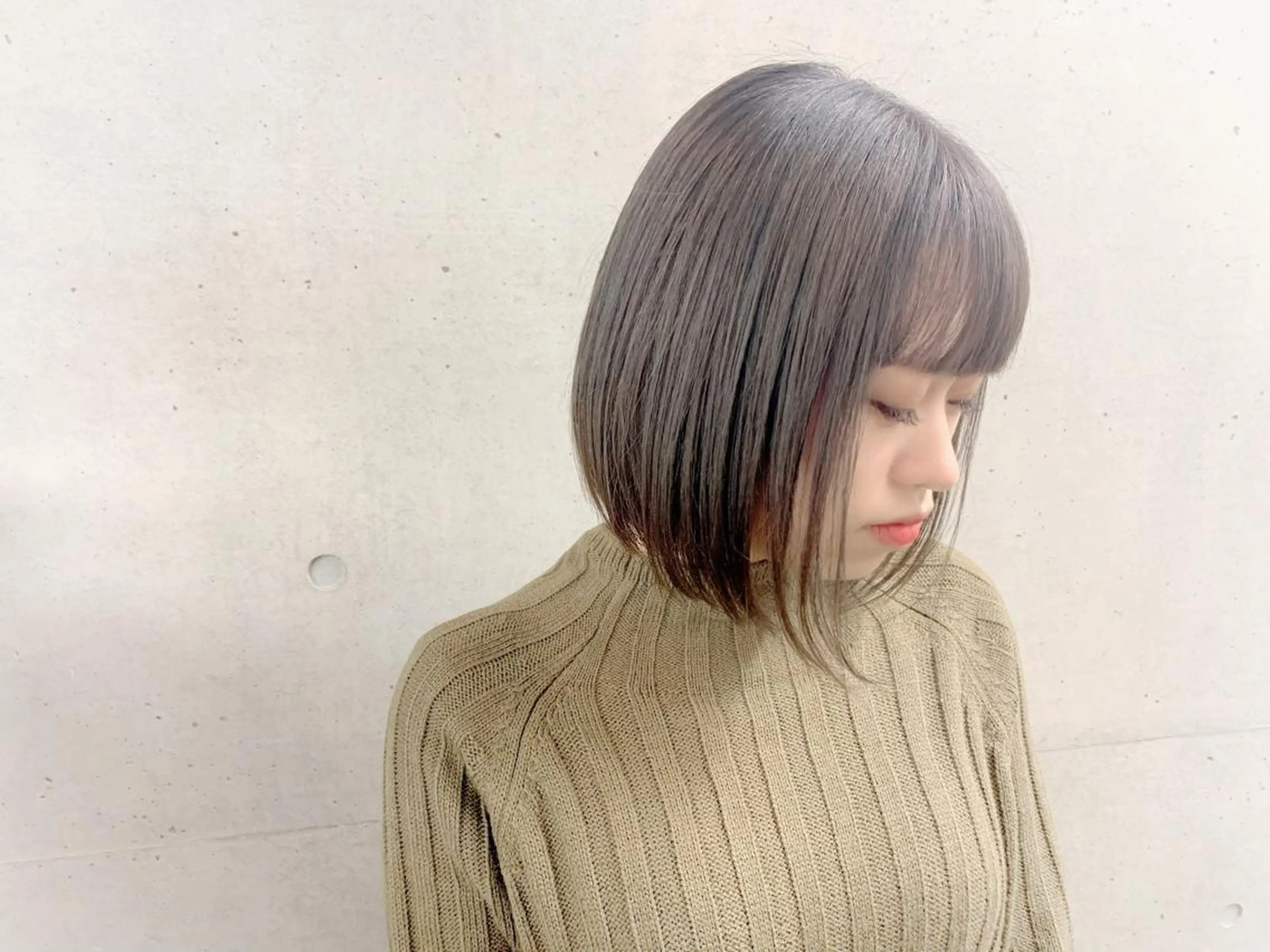 ショート カラー シルバー ボブ EMANON天神所属・Hitomi Ezakiのヘアスタイル