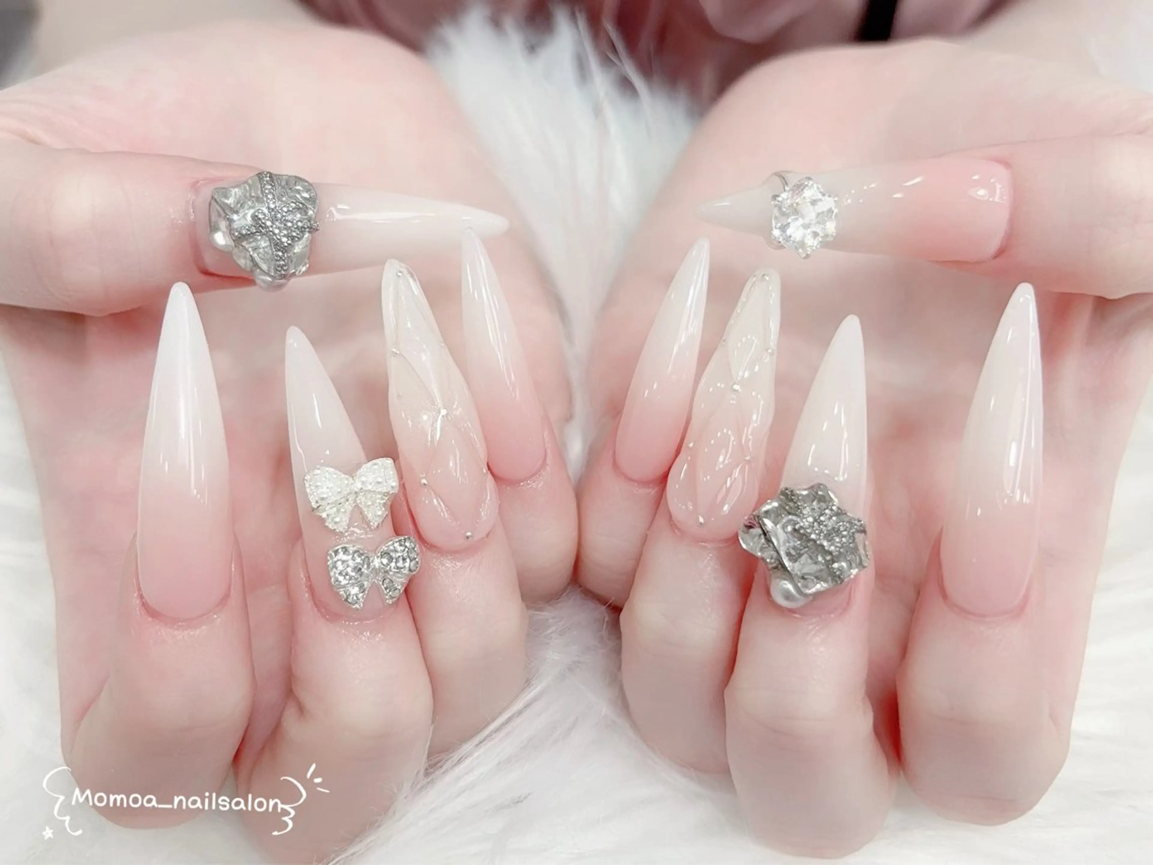 ネイル キラキラネイル 韓国ネイル スカルプネイル ハンドネイル Momoa nail salon所属・MoMoA Nail ネイル長さ出し専門店のネイルデザイン