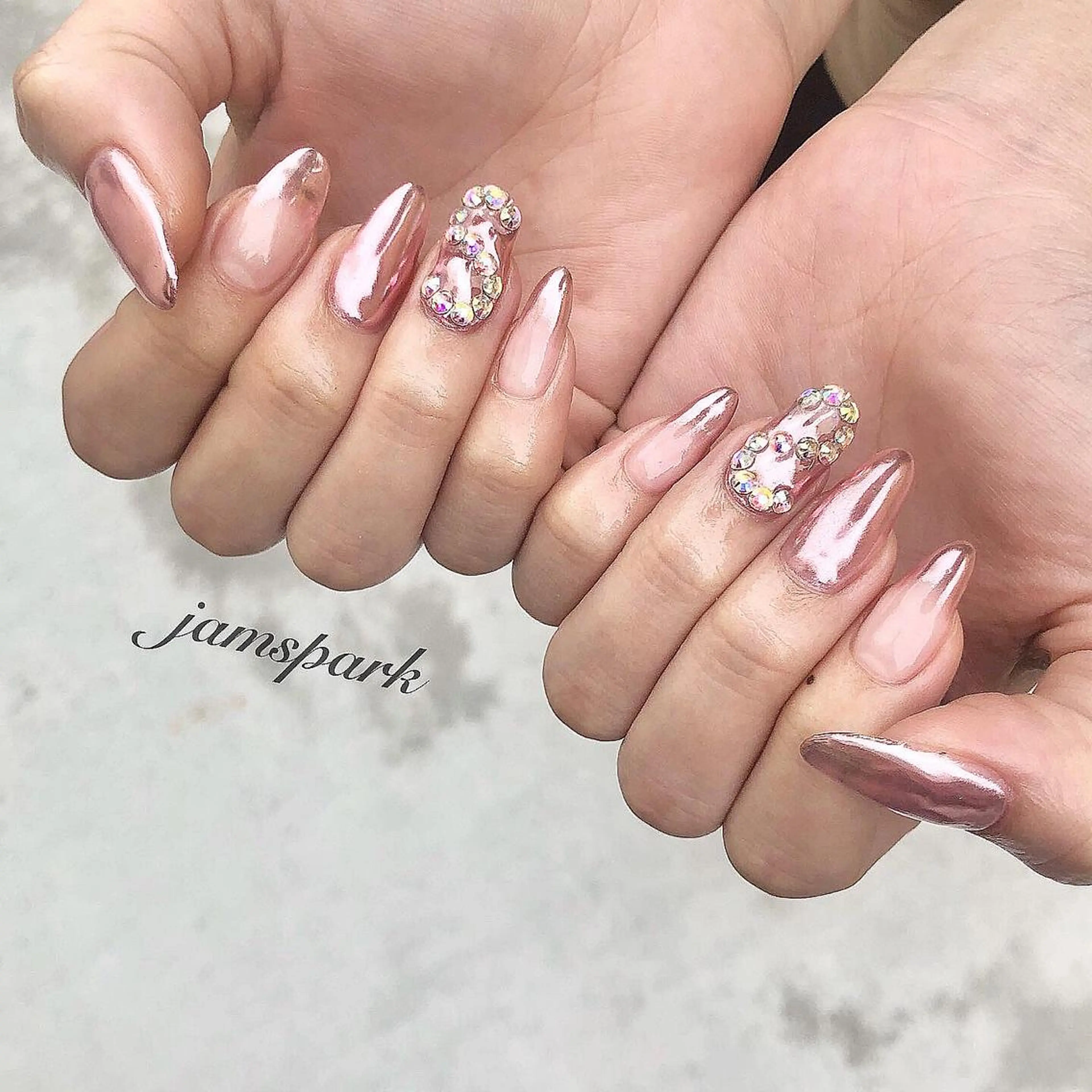 ネイル 成人式 グラデーション 卒業式 ミラーネイル ニュアンスネイル ハンドネイル jamspark ✨のネイルデザイン