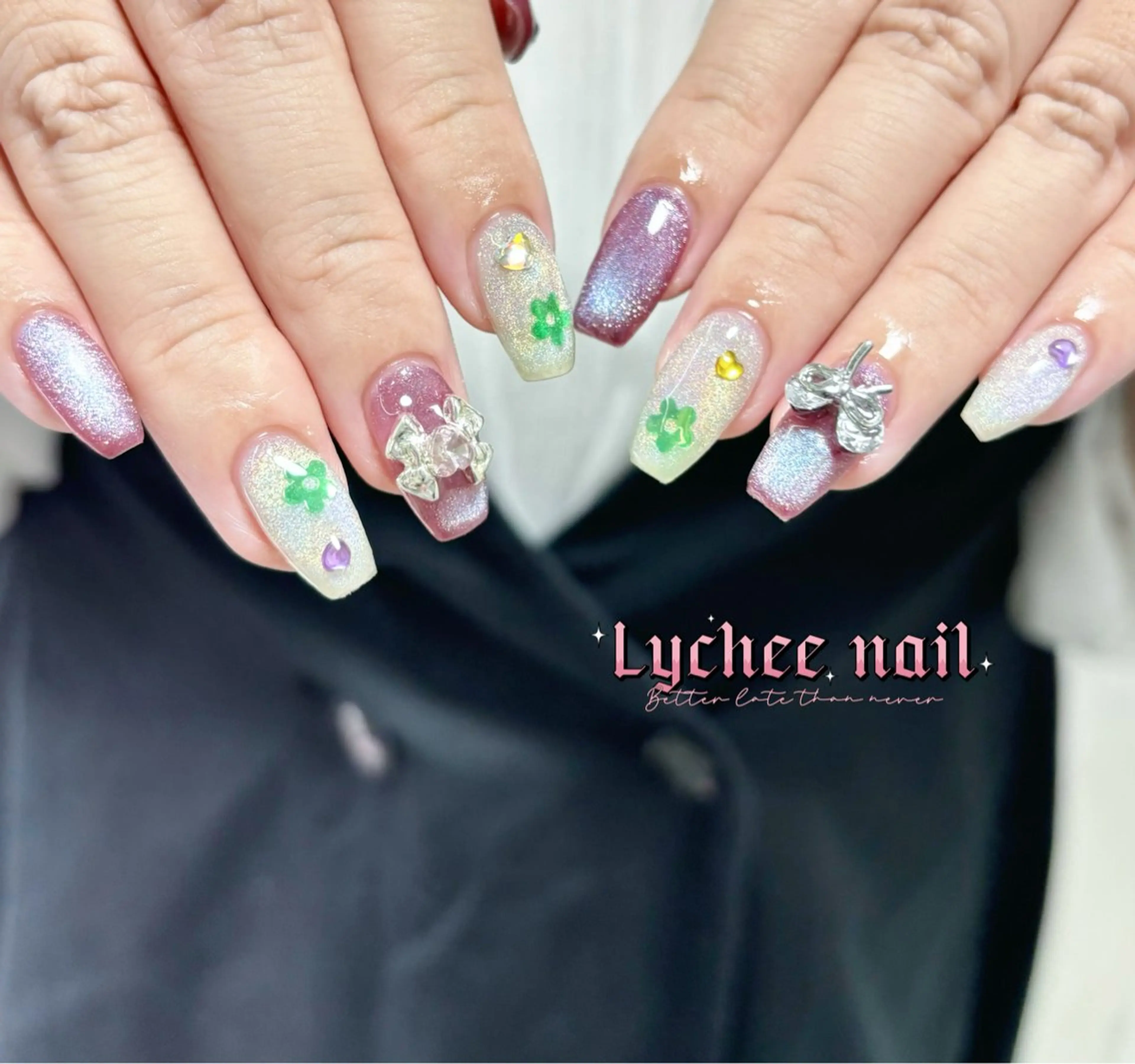ネイル キラキラネイル 韓国ネイル マグネットネイル 持ち込み リボン ハンドネイル Lychee nail salon所属・🍒Lychee ✨のネイルデザイン
