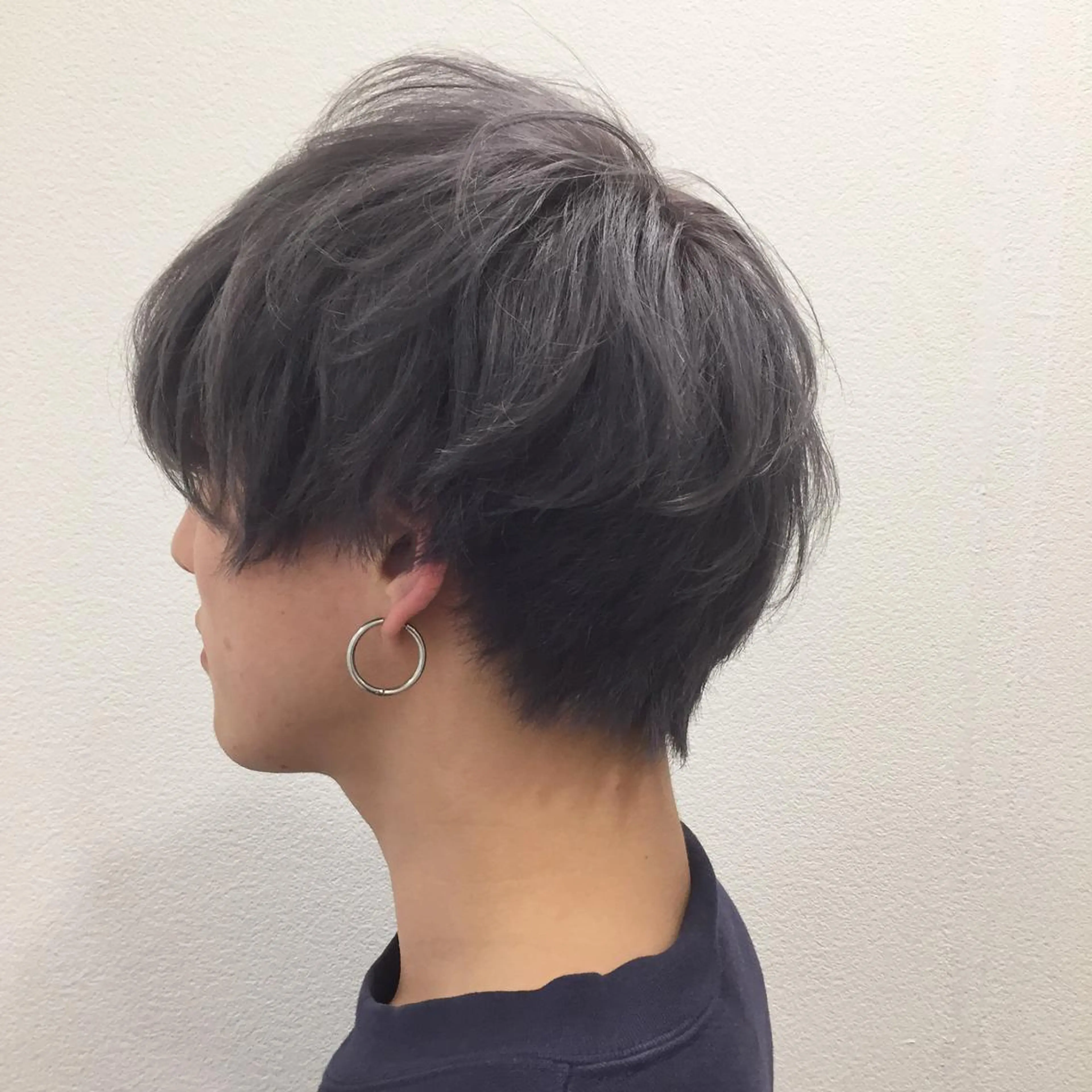 カラー メンズ メンズブリーチ アディクシーカラー アッシュ ブリーチ シルバー 柔らかいcolor 🌿harukaのヘアスタイル