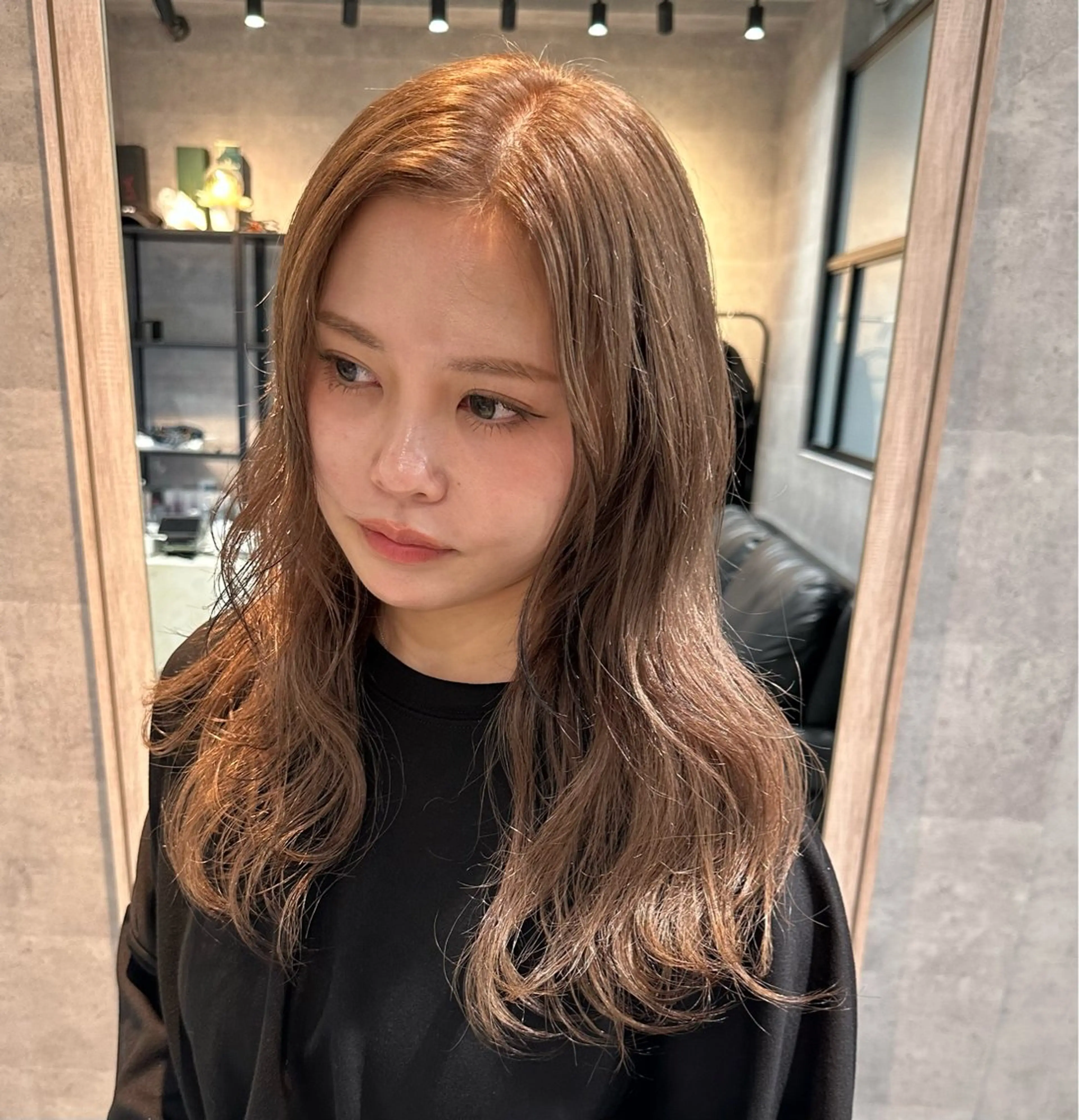 セミロング カラー ベージュカラー ブリーチ ダブルカラー インナーカラー カット ヘアカラー トリートメント L'wis所属・🪄🫧ハイトーン/ 乙津茜🐰L'wisのヘアスタイル