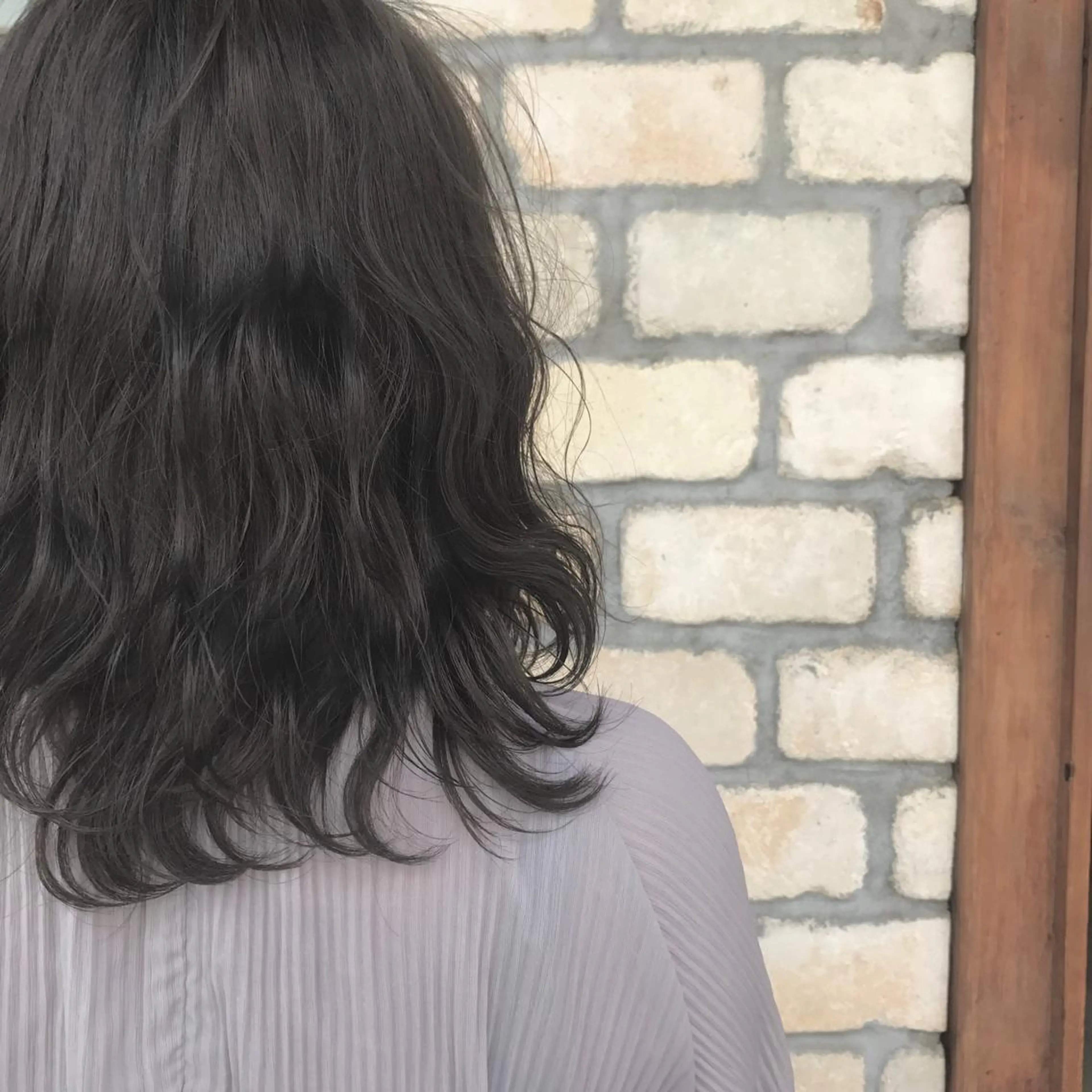 ロング アッシュ 横山 莉奈のヘアスタイル