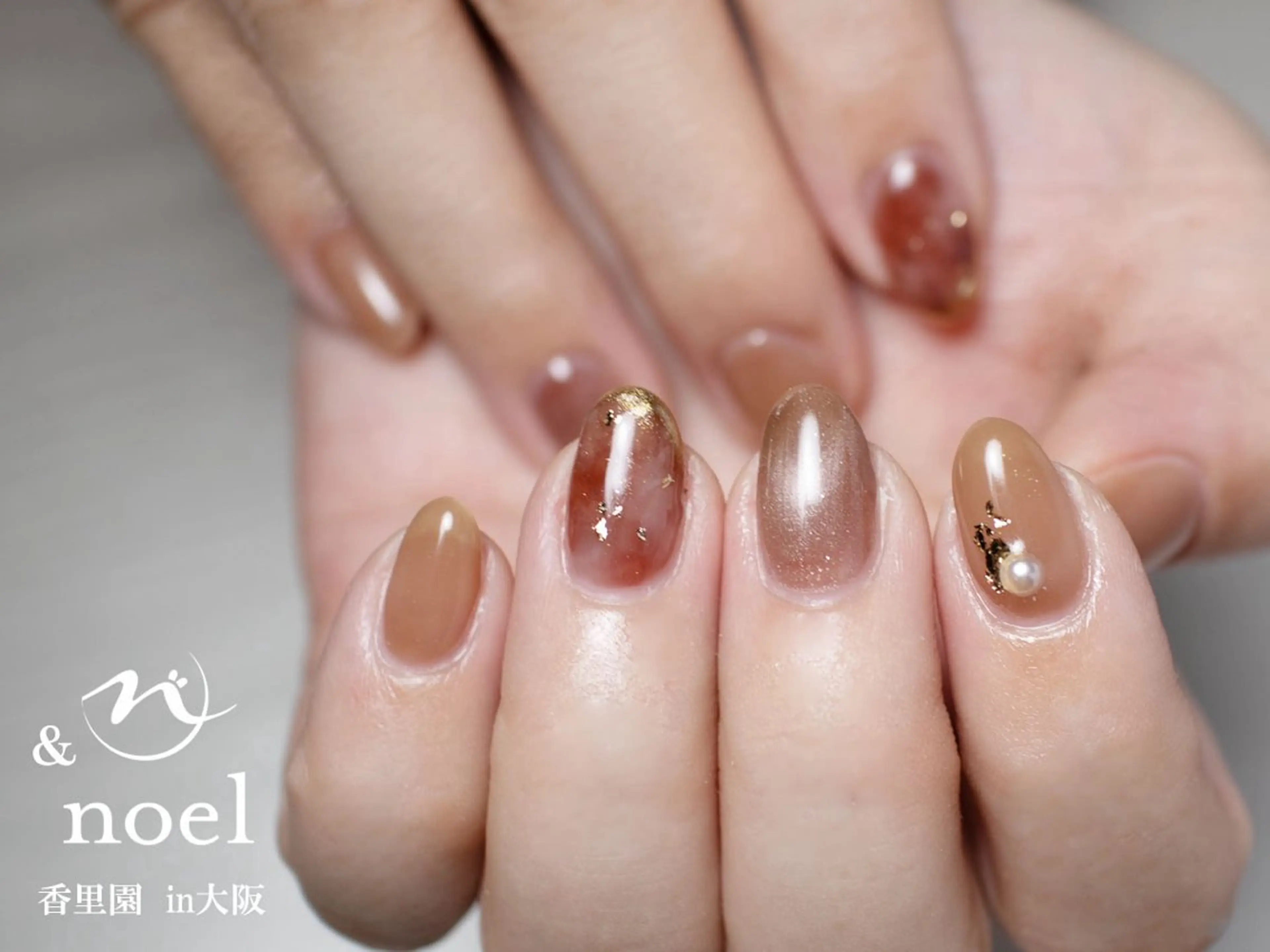 ネイル ブラウン ニュアンスネイル オフィスネイル 赤色 Nailsalon Noël所属・Nailsalon ＆Noelのネイルデザイン