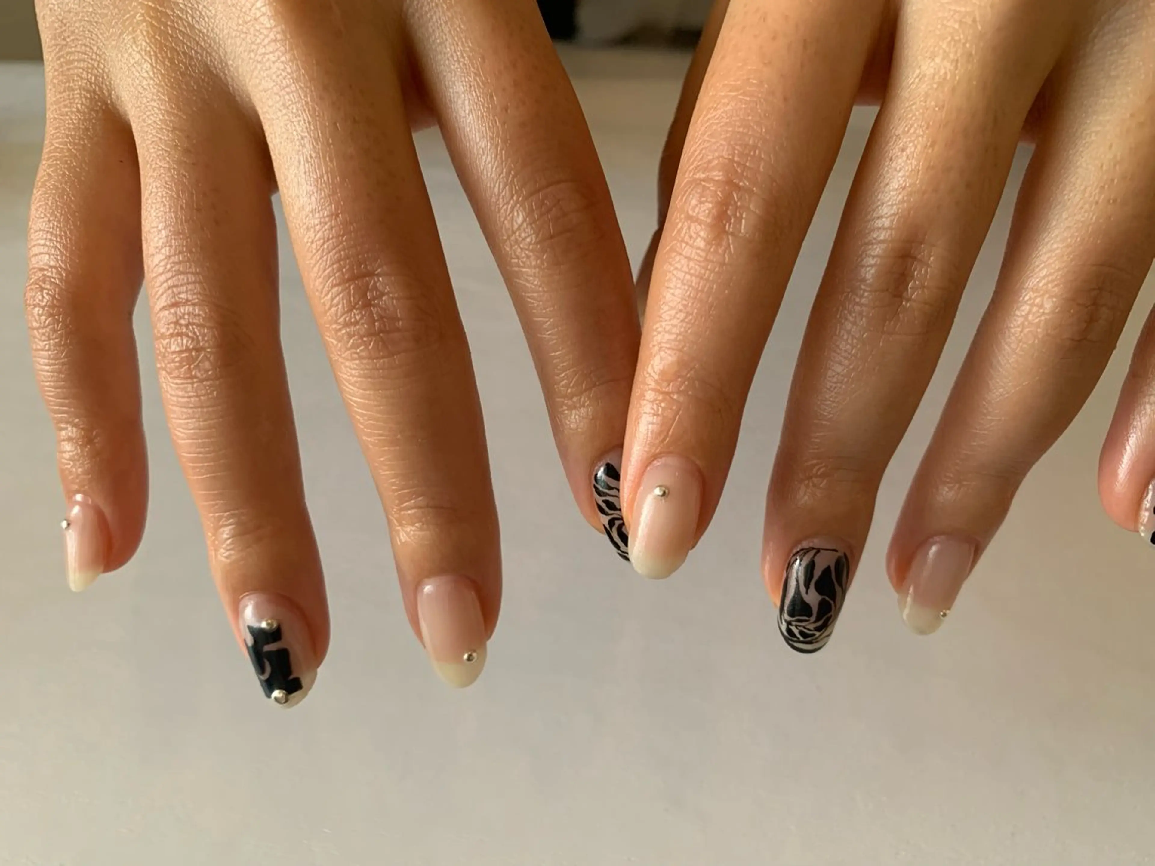 ネイル アートネイル 持ち込み シンプルネイル BeColorful新宿所属・co nai_lのネイルデザイン