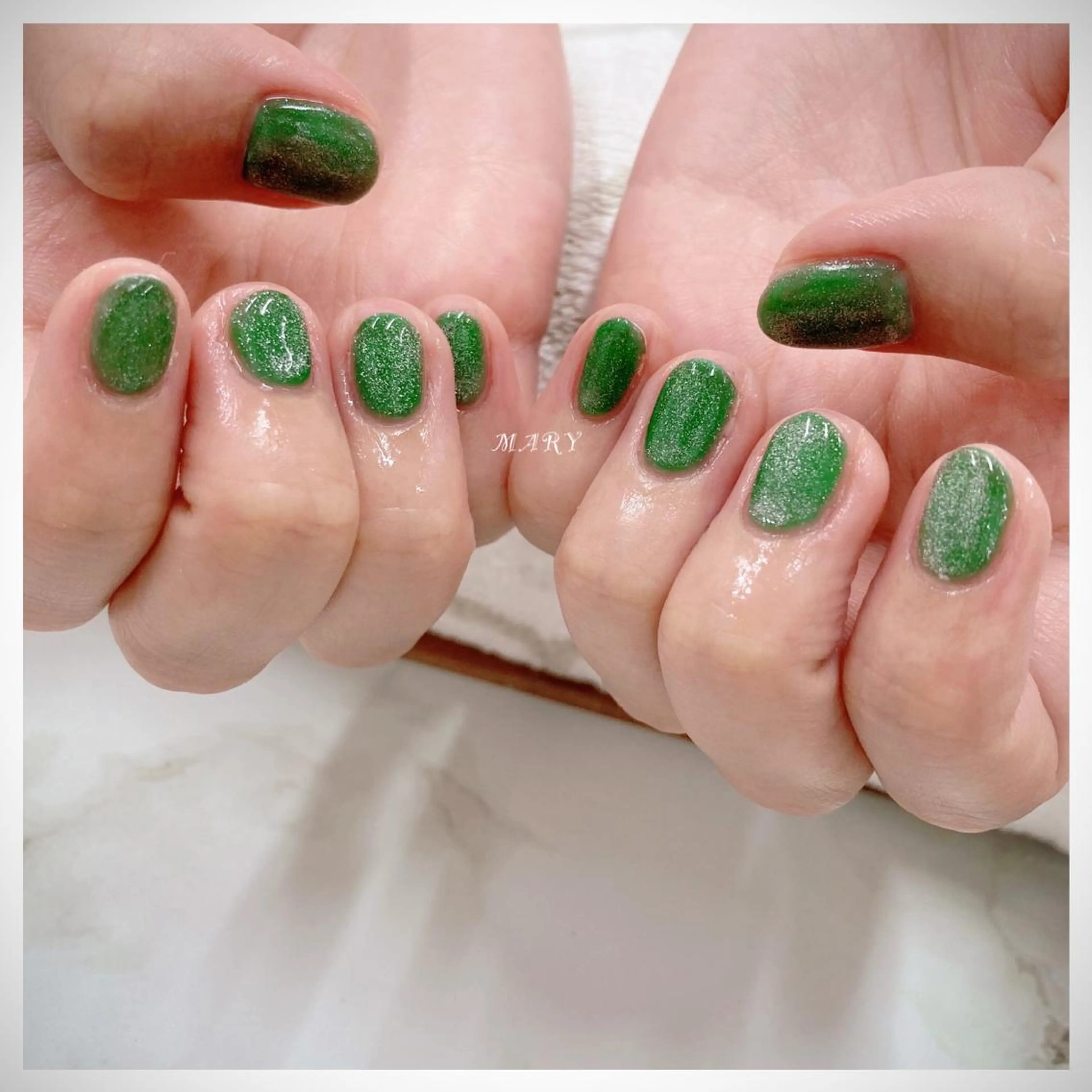 ネイル グリーン マグネットネイル ニュアンスネイル ワンカラーネイル 春ネイル ハンドネイル Mary nail所属・Mary nail .narumiのネイルデザイン