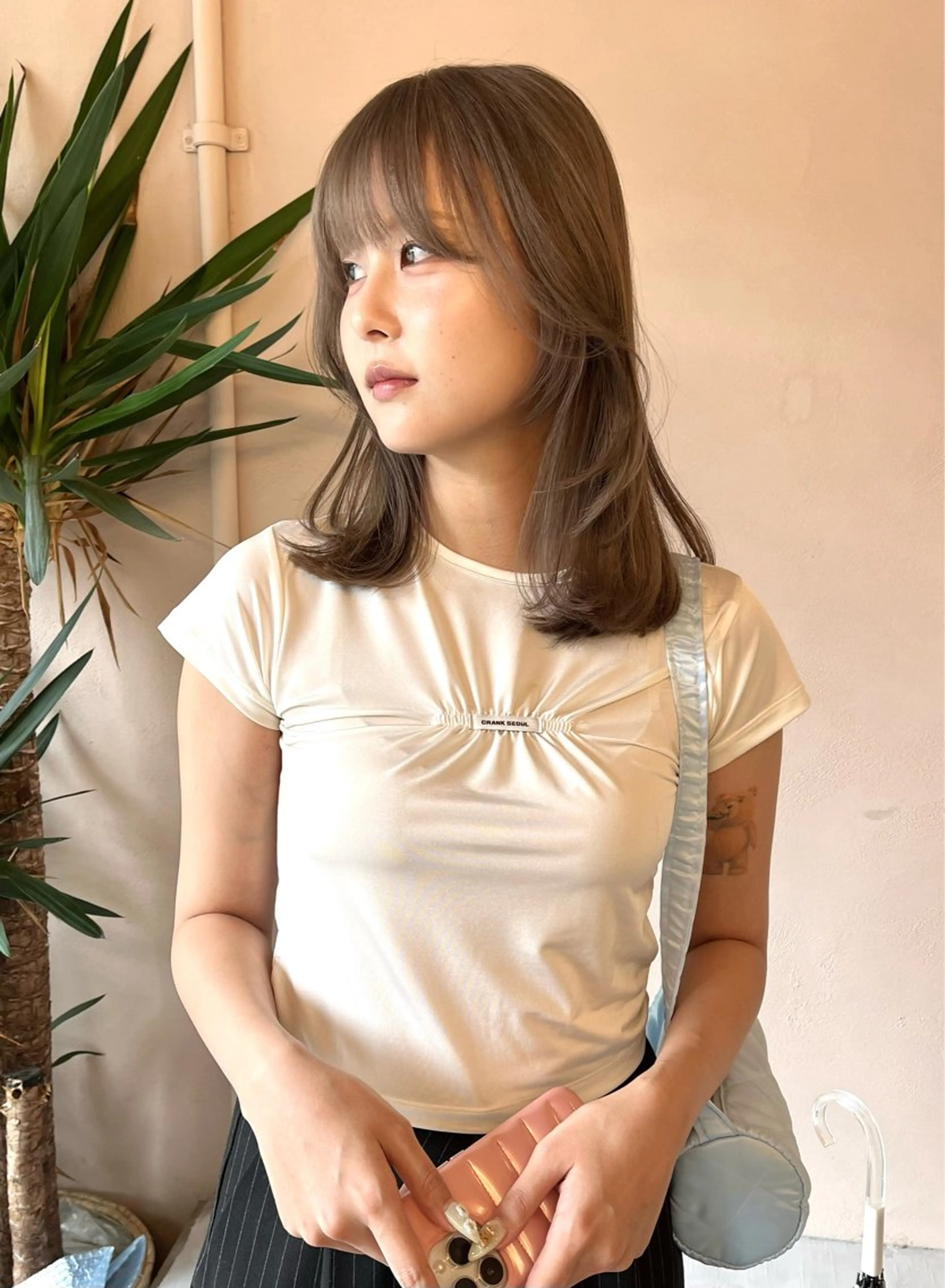 ミディアム カラー ミディアムレイヤー ブリーチ グレージュ レイヤーカット カット ヘアカラー トリートメント iru所属・mi kiのヘアスタイル