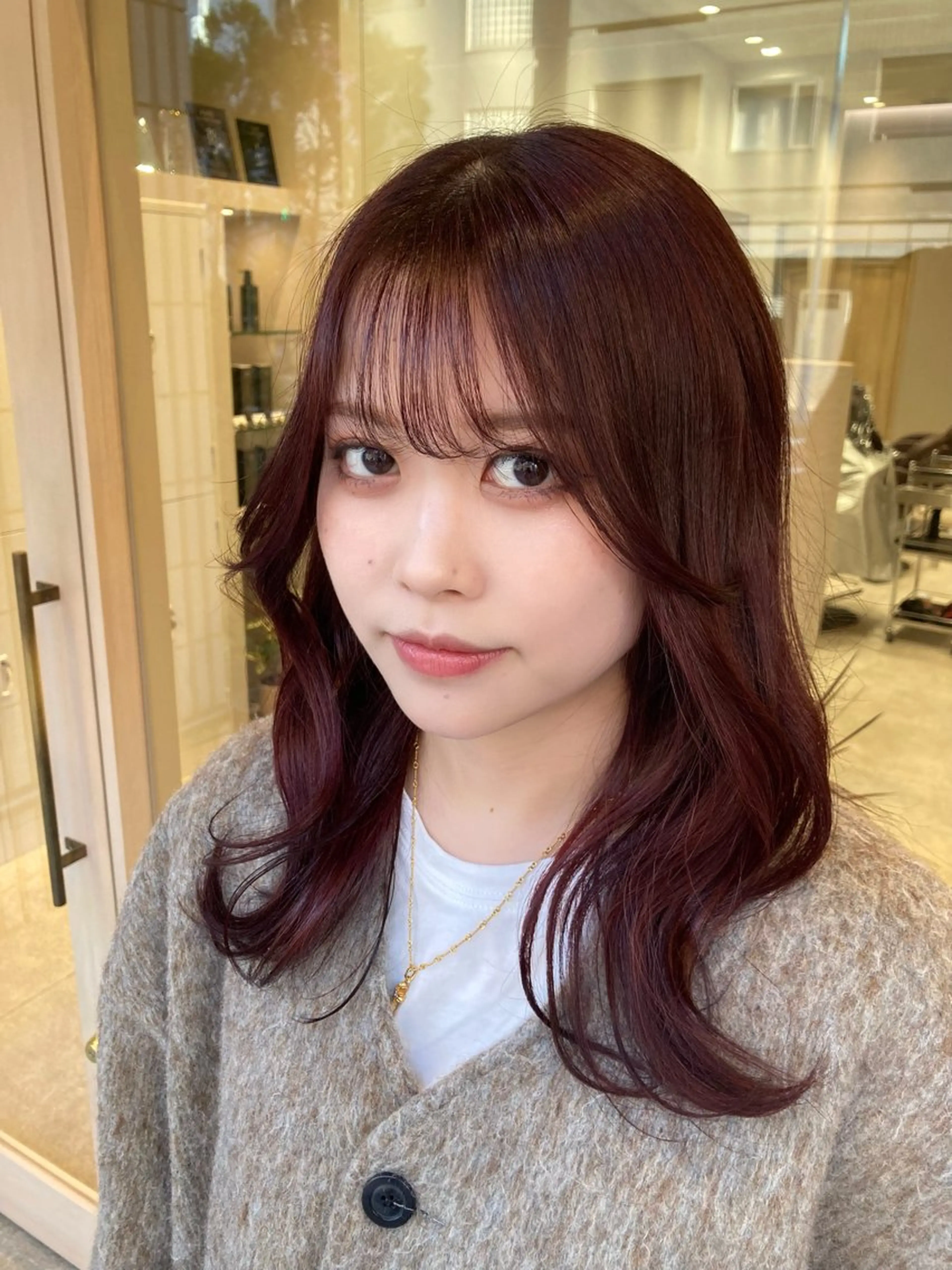 セミロング カラー ボルドーカラー カット ヘアカラー wawa miu🌷のヘアスタイル