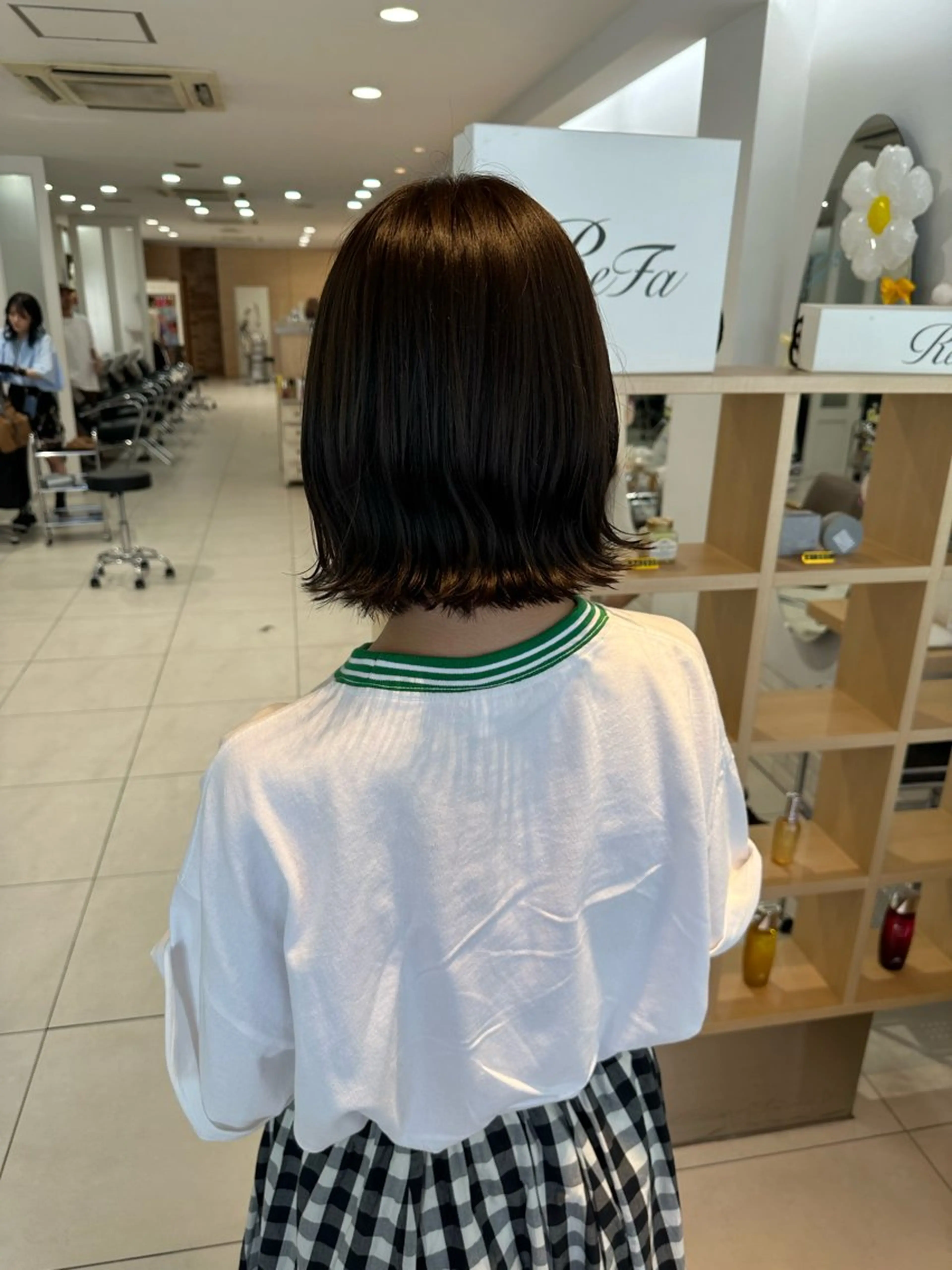 ミディアム カラー ブラウンカラー オリーブブラウン ボブ 外ハネヘア ヘアカラー トリートメント 山下恋佳/矢場町/ ブリーチ/ショートのヘアスタイル