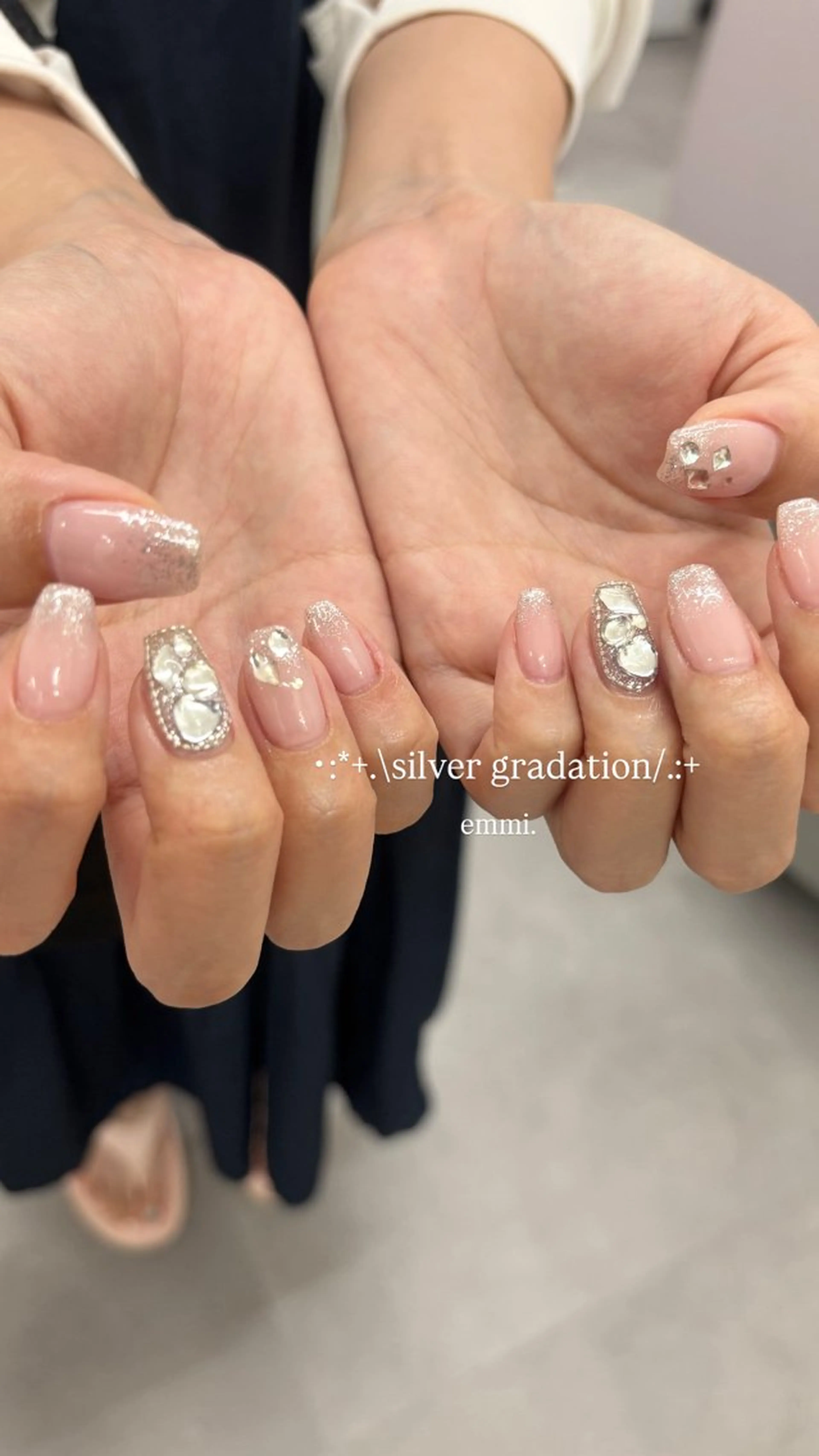 ネイル キラキラネイル ハンドネイル GO TODAY SHAiRE SALON 表参道colore店所属・emmi nailのネイルデザイン